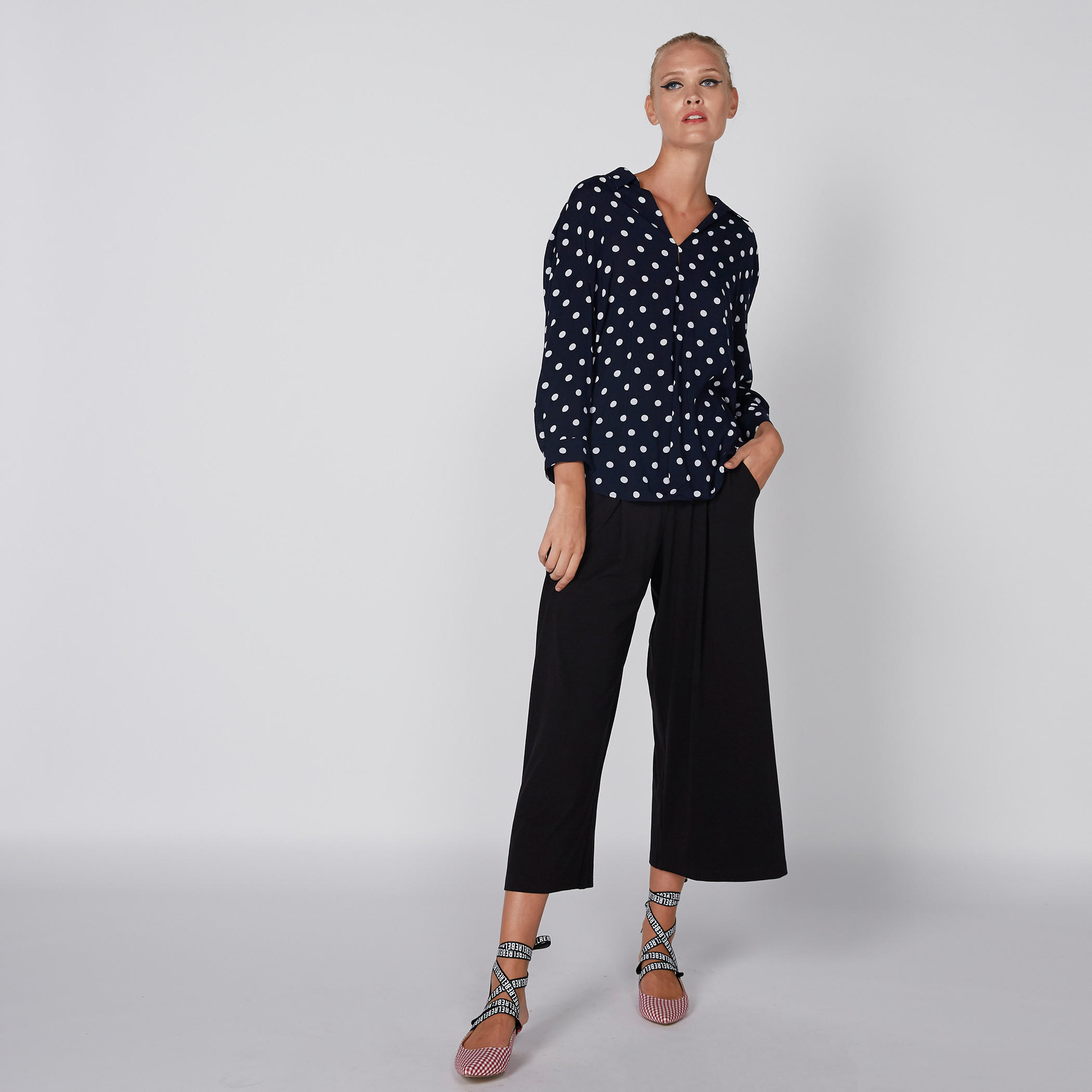 قميص منقّط بأكمام طويلة-women-clothing-shirtsandblouses-shirts-image-2
