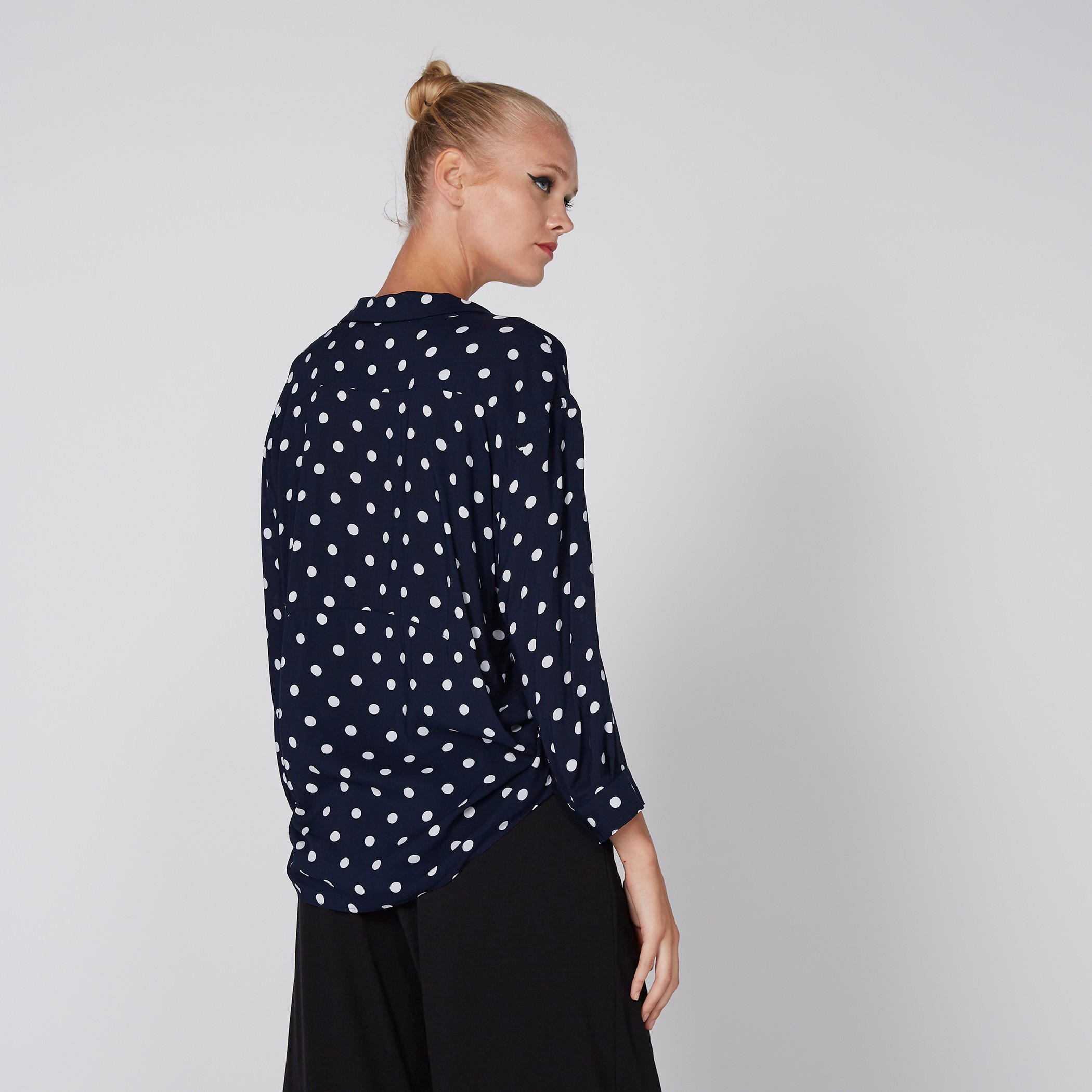 قميص منقّط بأكمام طويلة-women-clothing-shirtsandblouses-shirts-image-3