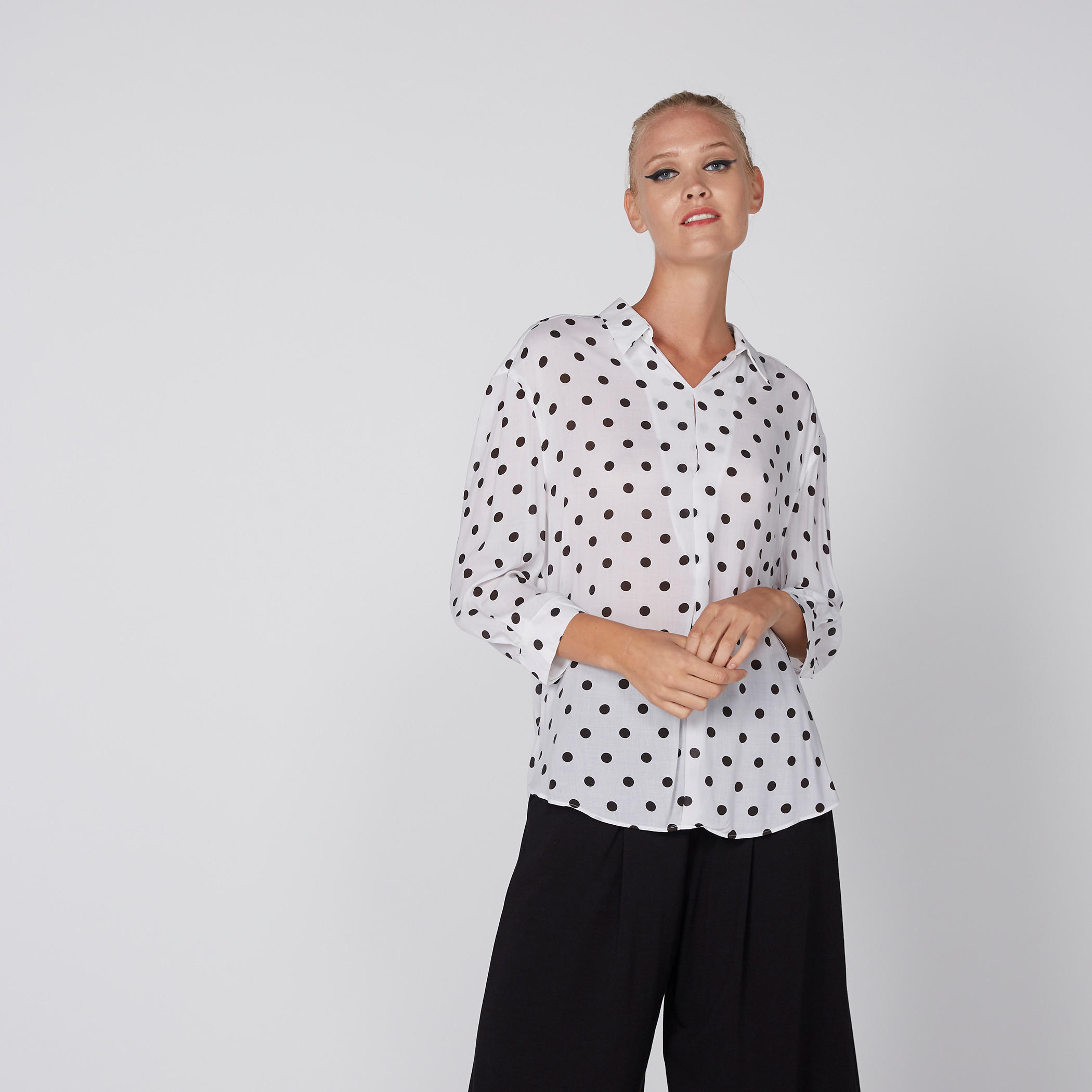 قميص منقّط بأكمام طويلة-women-clothing-shirtsandblouses-shirts-image-2