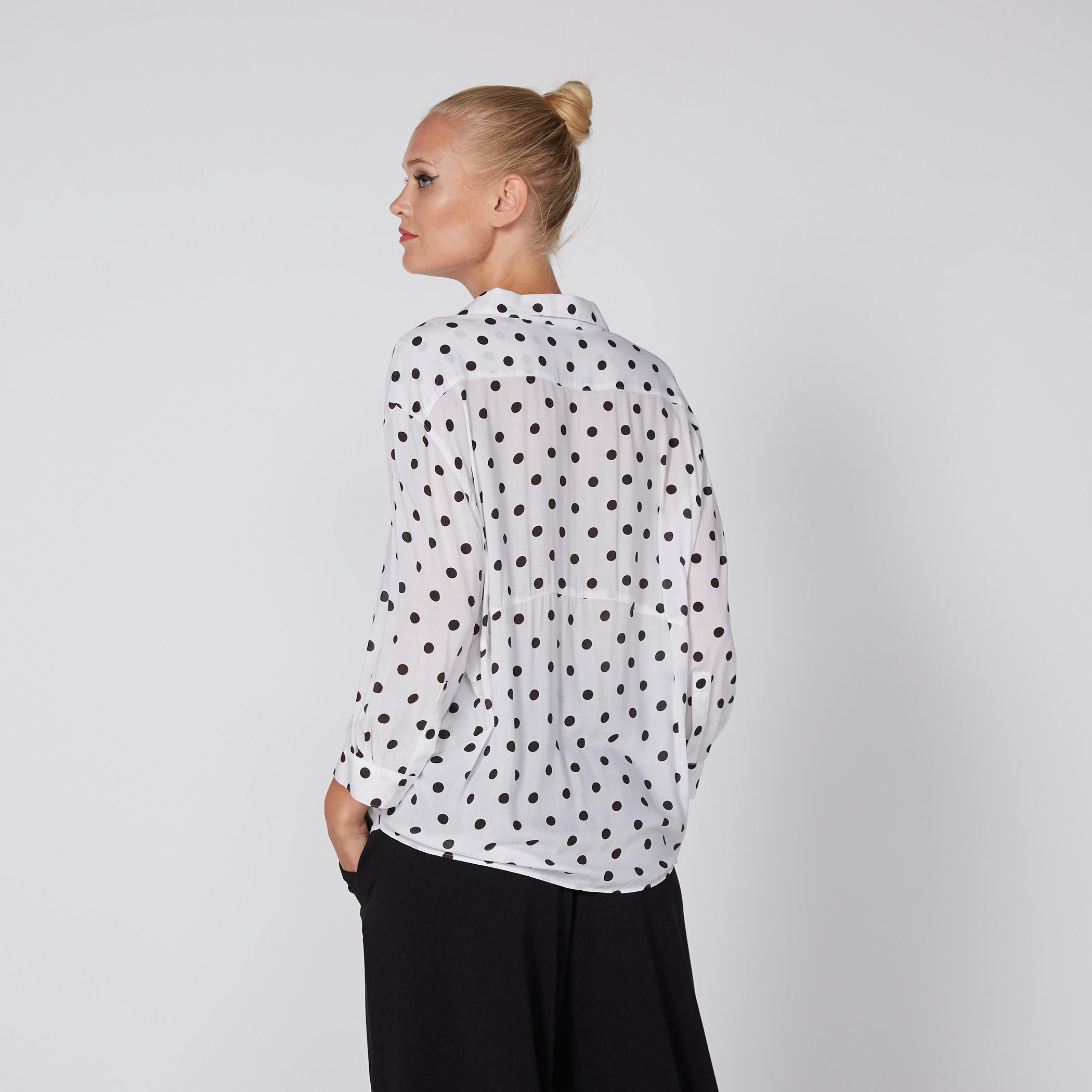 قميص منقّط بأكمام طويلة-women-clothing-shirtsandblouses-shirts-image-3