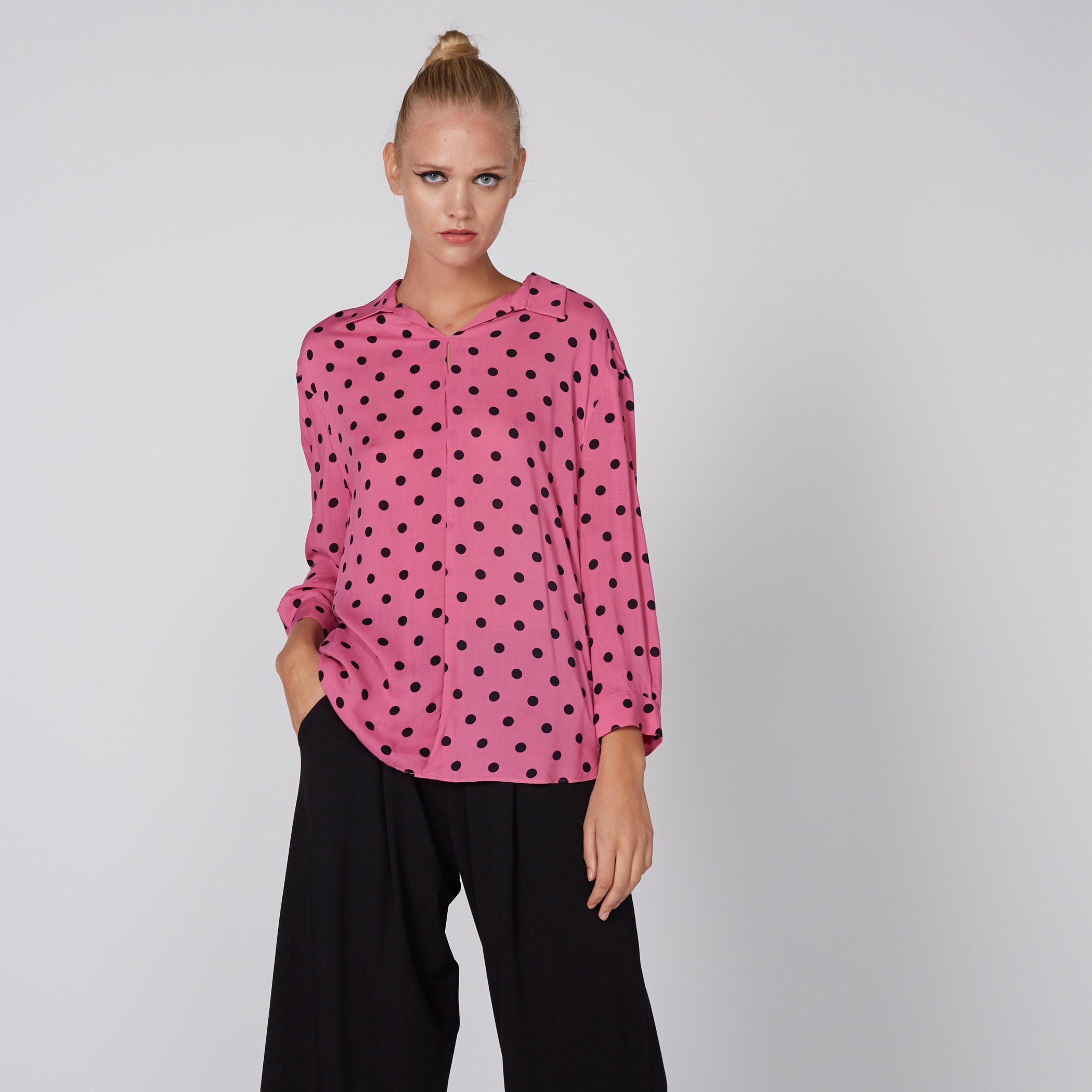 قميص منقّط بأكمام طويلة-women-clothing-shirtsandblouses-shirts-image-1