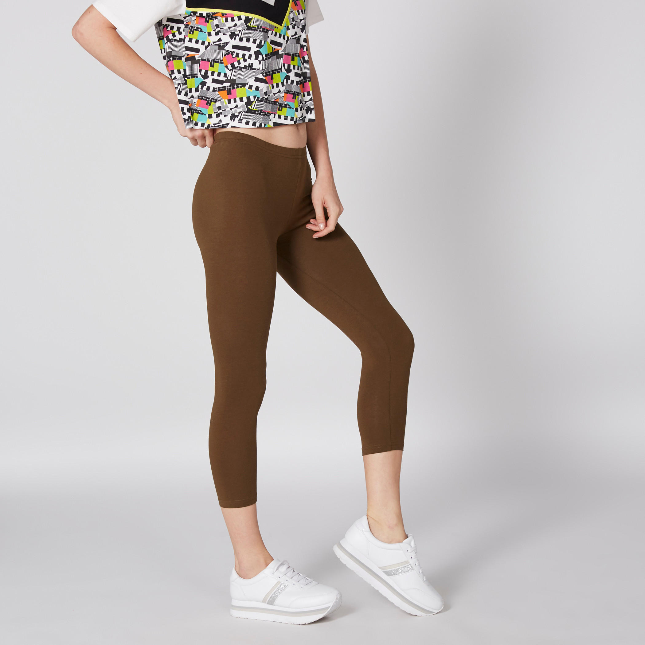 بنطال ليقنز قصير بخصر مطّاطي-women-clothing-bottoms-leggings-image-1
