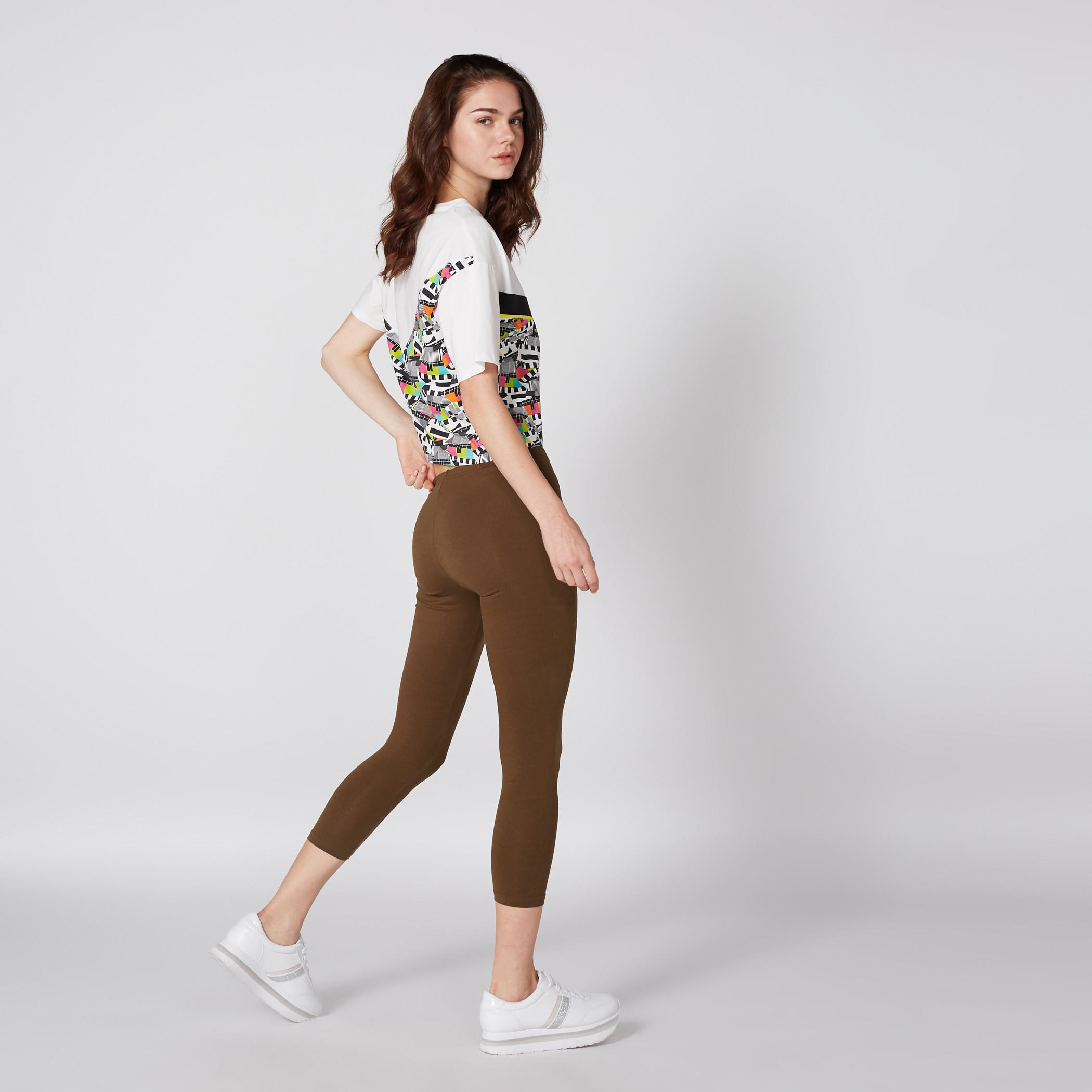 بنطال ليقنز قصير بخصر مطّاطي-women-clothing-bottoms-leggings-image-5