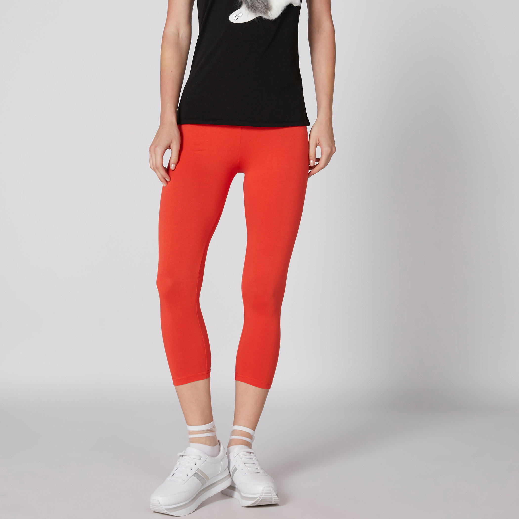 بنطال ليقنز قصير بخصر مطّاطي-women-clothing-bottoms-leggings-image-1