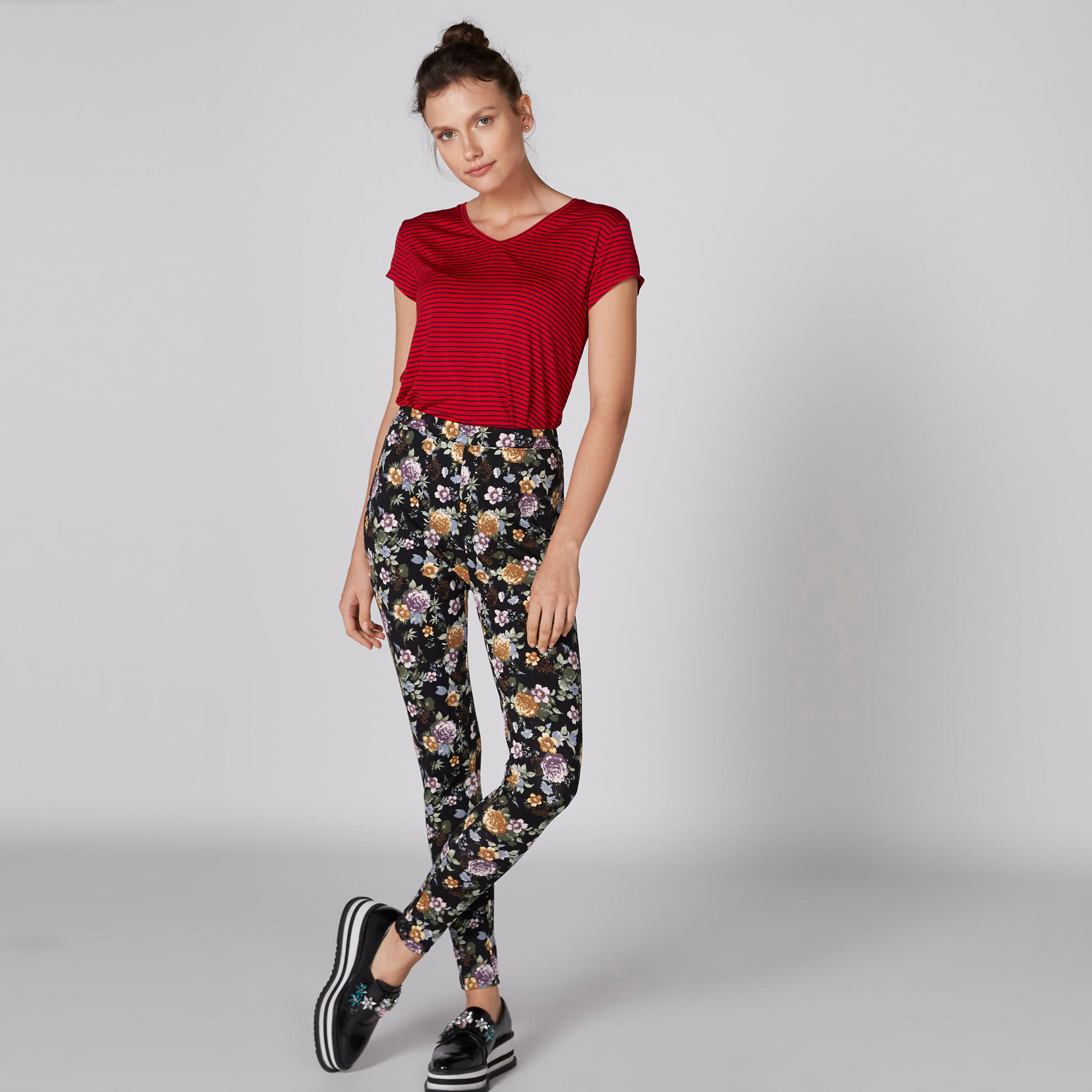 تيشيرت مقلّم بياقة V وأكمام قصيرة-women-clothing-tshirts-image-3