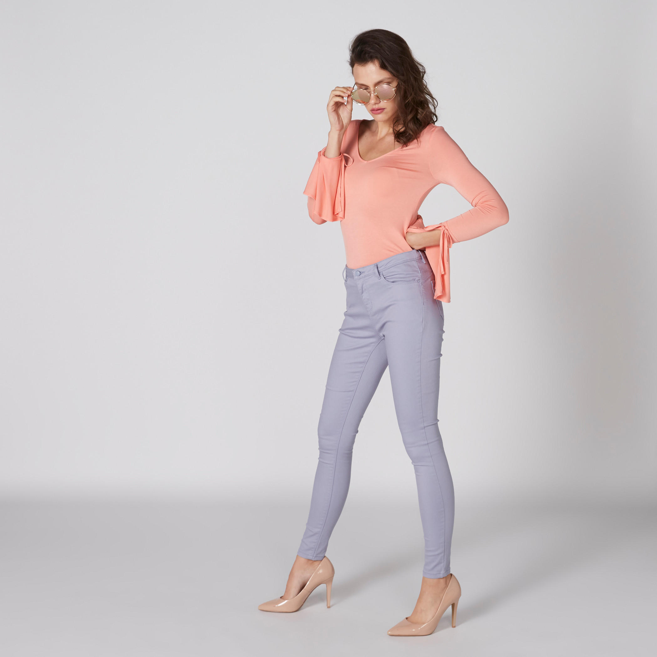 بلوزة بياقة V وأكمام واسعة ورباط-women-clothing-shirtsandblouses-blouses-image-3