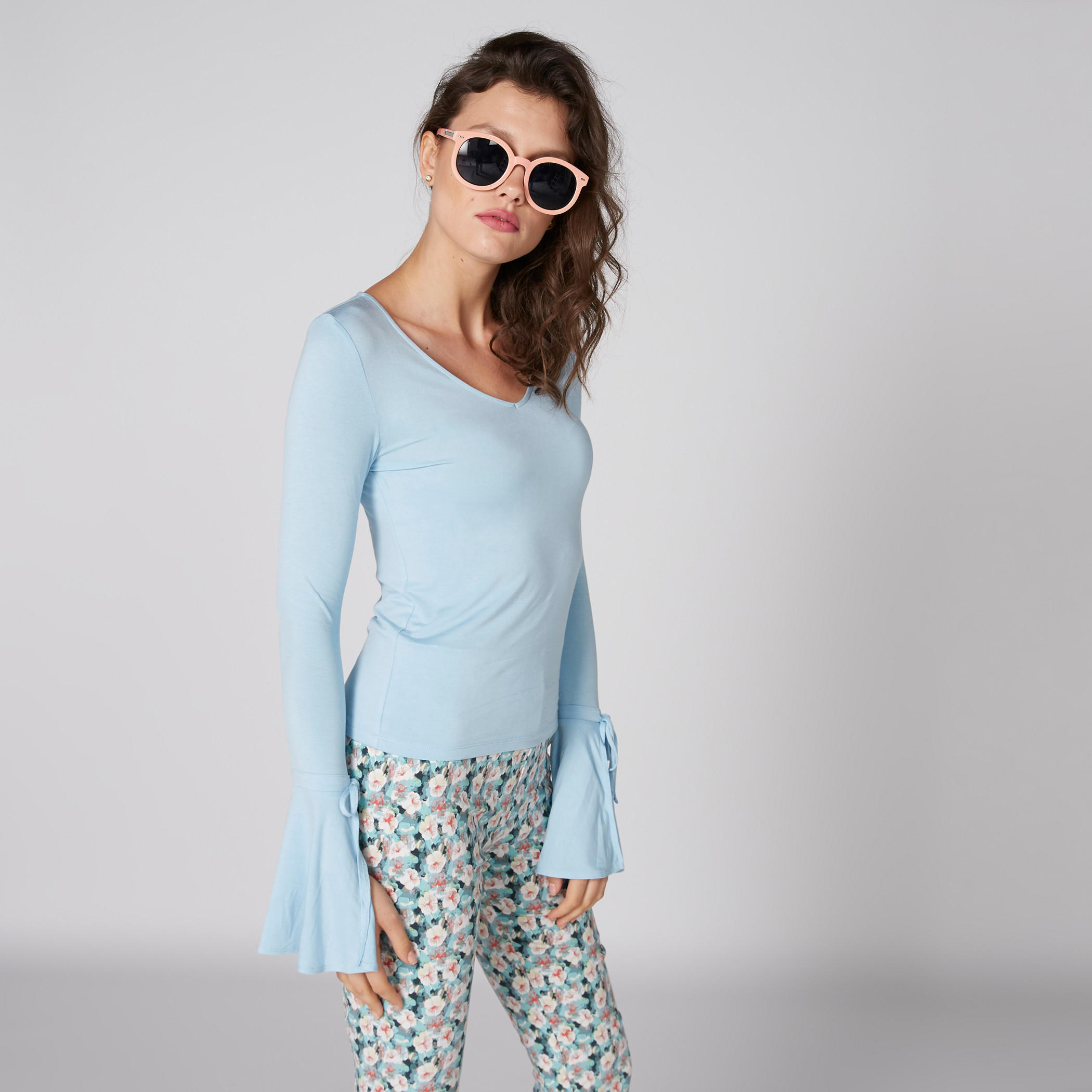 بلوزة بياقة V وأكمام طويلة ورباط-women-clothing-shirtsandblouses-blouses-image-4