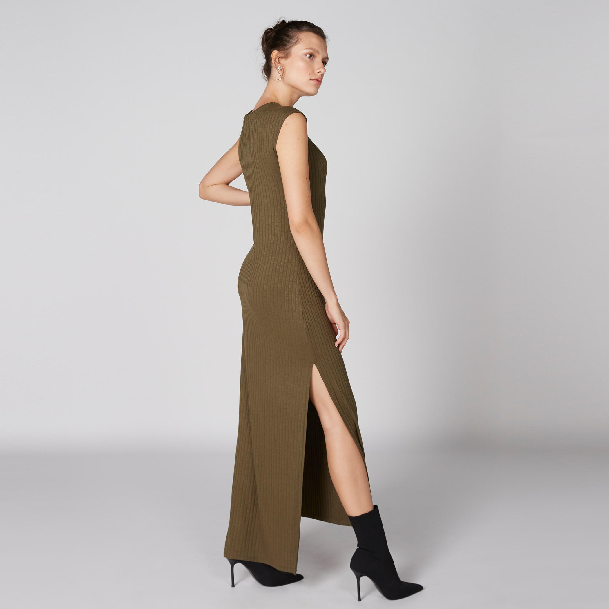 فستان مضلع دون أكمام بياقة مستديرة وفتحة جانبية-women-clothing-dresses-image-1