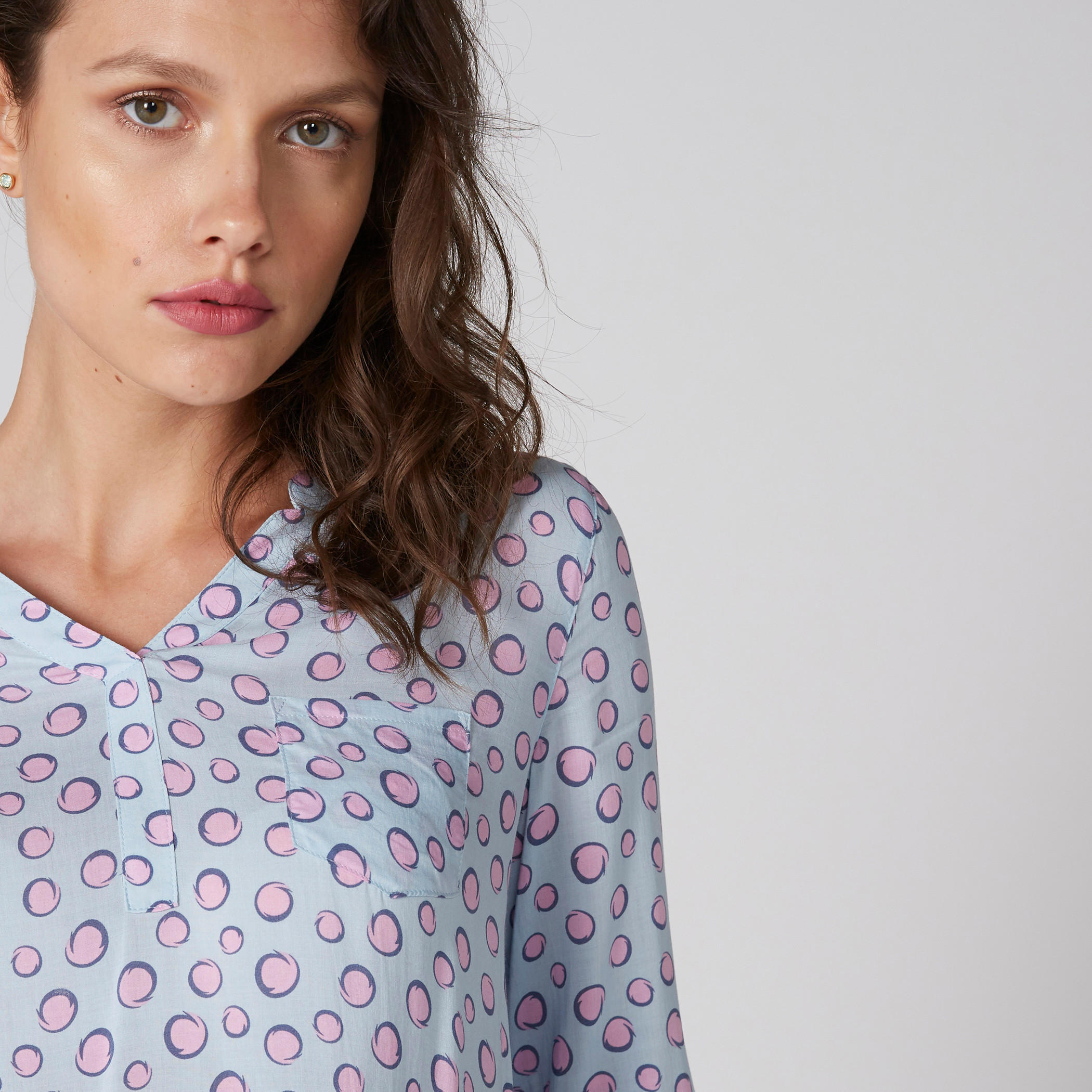 بلوزة بياقة V وأكمام طويلة وطبعات-women-clothing-shirtsandblouses-blouses-image-4
