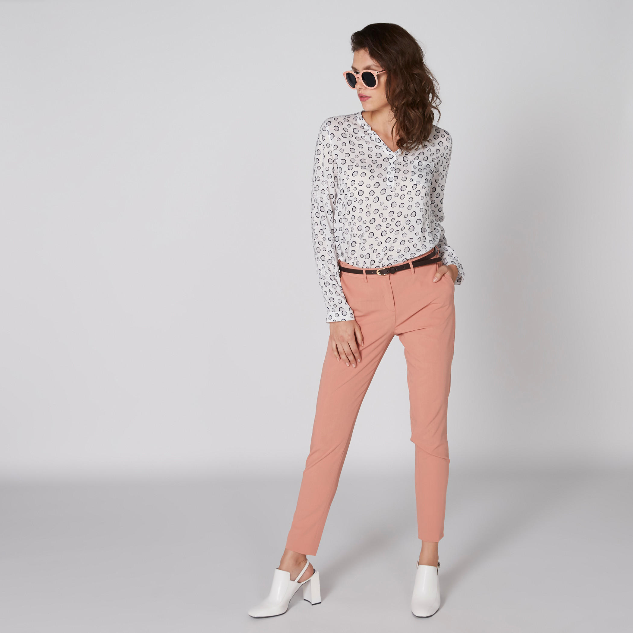 بلوزة بياقة V وأكمام طويلة وطبعات-women-clothing-shirtsandblouses-blouses-image-1