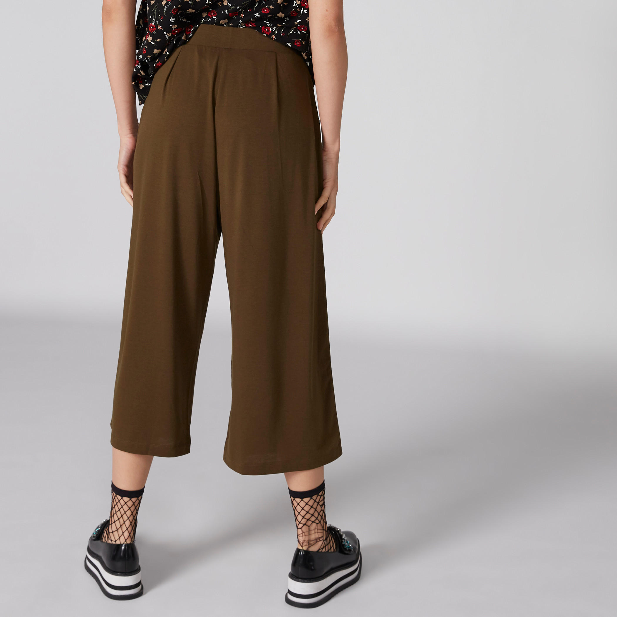 بنطال واسع الساقين بخصر مطّاطي وجيوب-women-clothing-bottoms-trousers-image-2