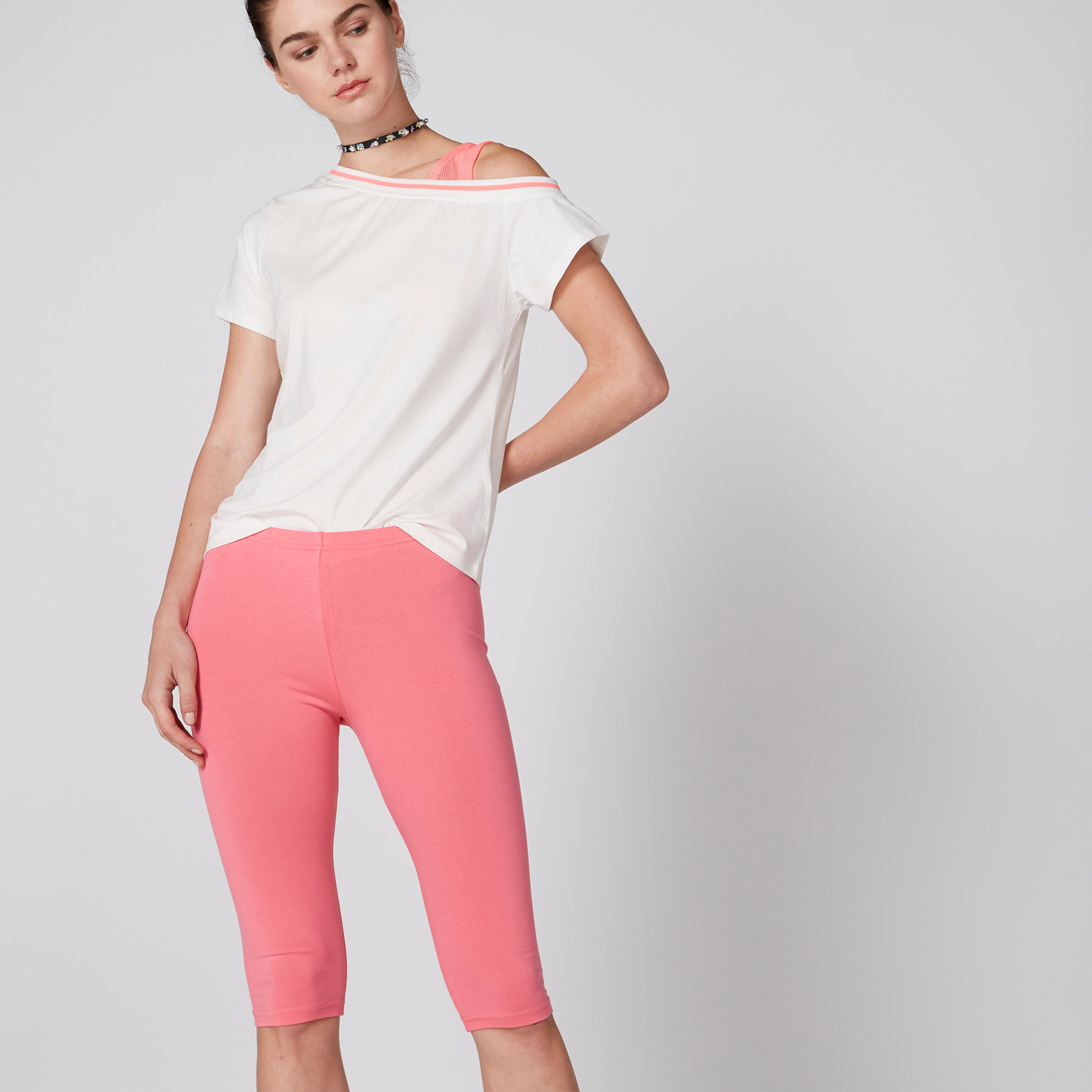 بنطال ليقنز بطول 3/4 وخصر مطاطي-women-clothing-bottoms-leggings-image-3