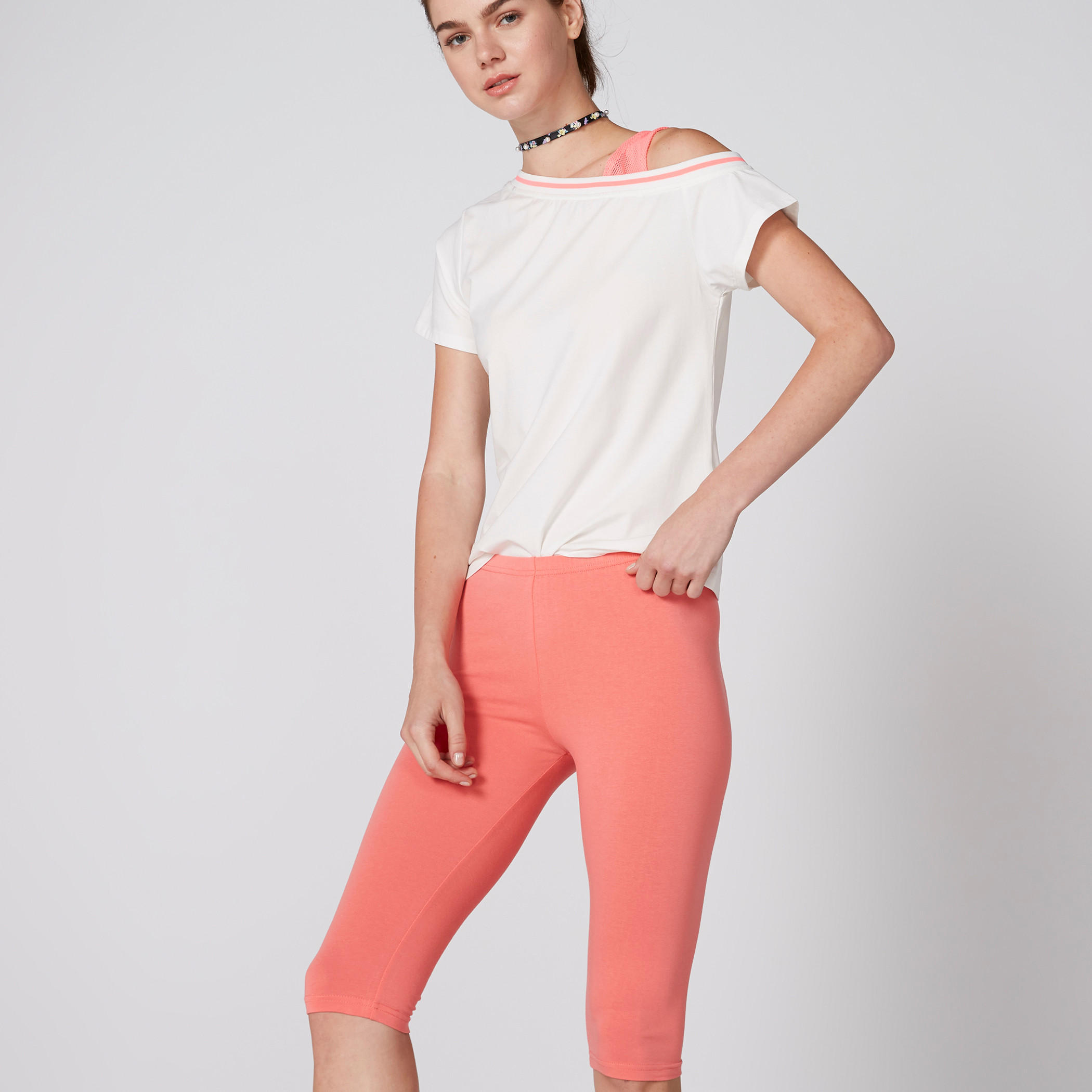 بنطال ليقنز بطول 3/4 وخصر مطاطي-women-clothing-bottoms-leggings-image-3