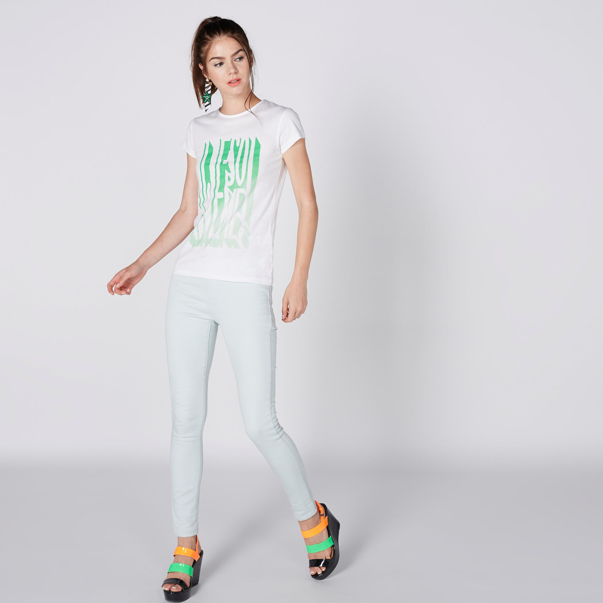 تيشيرت بياقة مستديرة وأكمام كاب وطبعات-women-clothing-tshirts-image-3