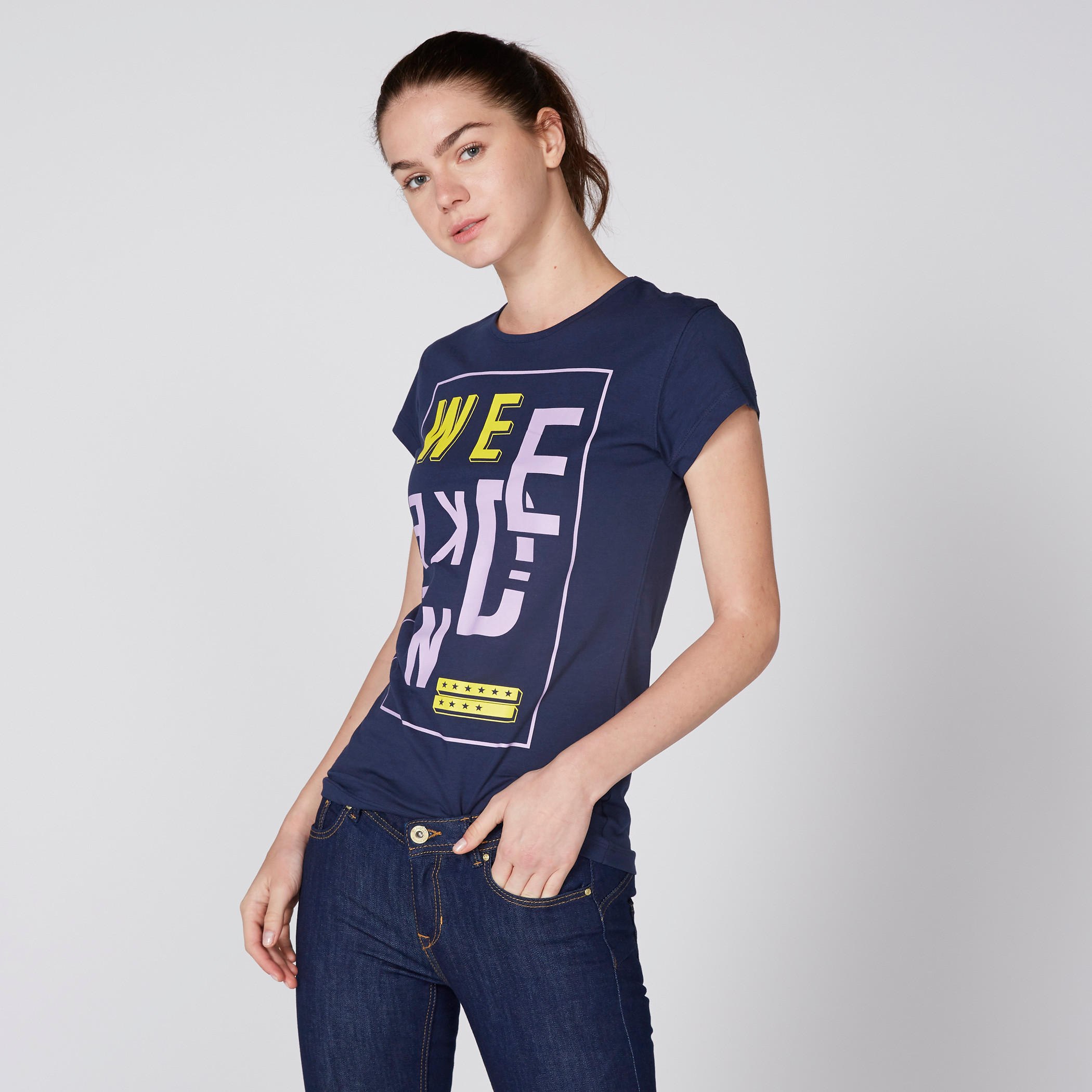 تيشيرت بياقة مستديرة وأكمام كاب وطبعات-women-clothing-tshirts-image-1
