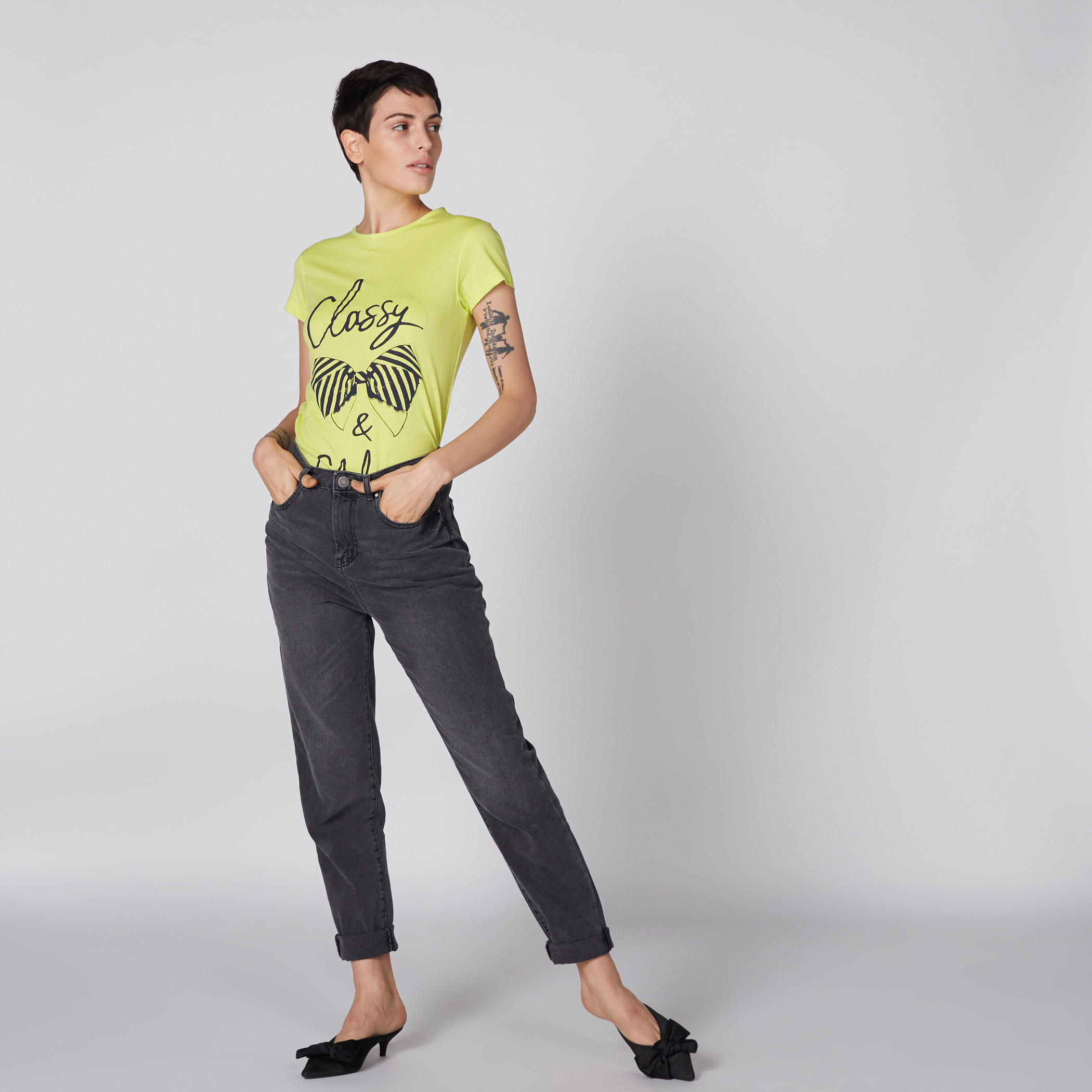 تيشيرت بياقة مستديرة وأكمام قصيرة وطبعات-women-clothing-tshirts-image-1