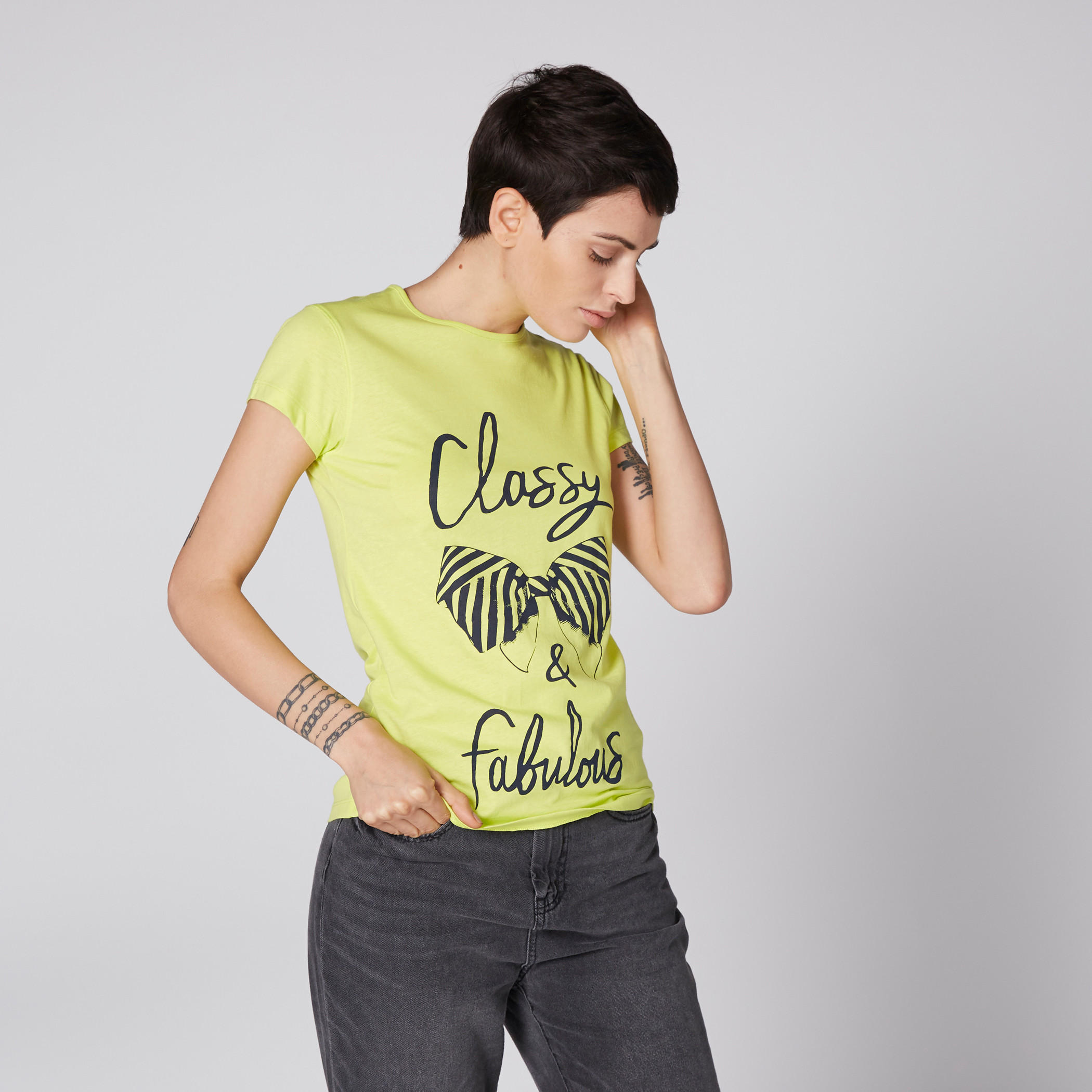 تيشيرت بياقة مستديرة وأكمام قصيرة وطبعات-women-clothing-tshirts-image-2