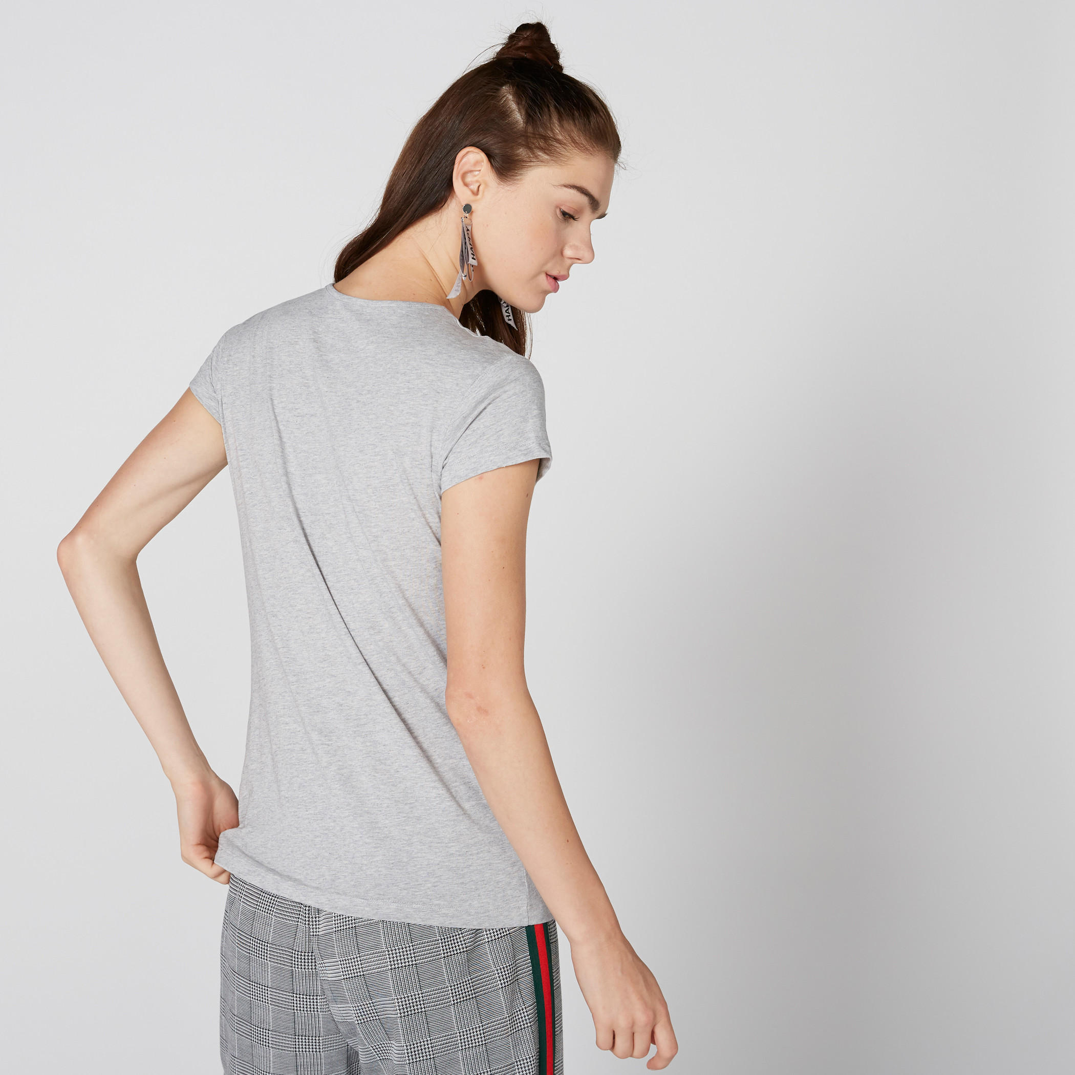 تيشيرت بياقة مستديرة وأكمام كاب وطبعات-women-clothing-tshirts-image-4