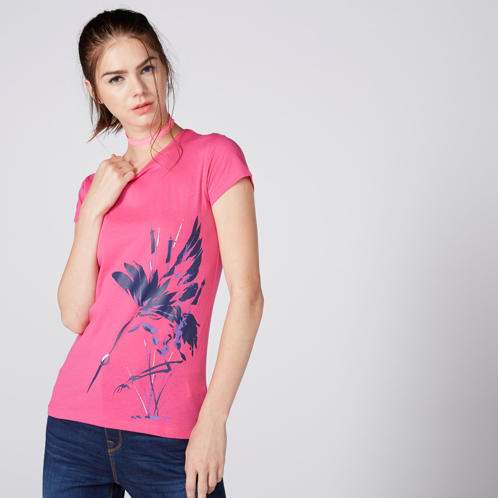تيشيرت بياقة مستديرة وأكمام كاب وطبعات-women-clothing-tshirts-image-1