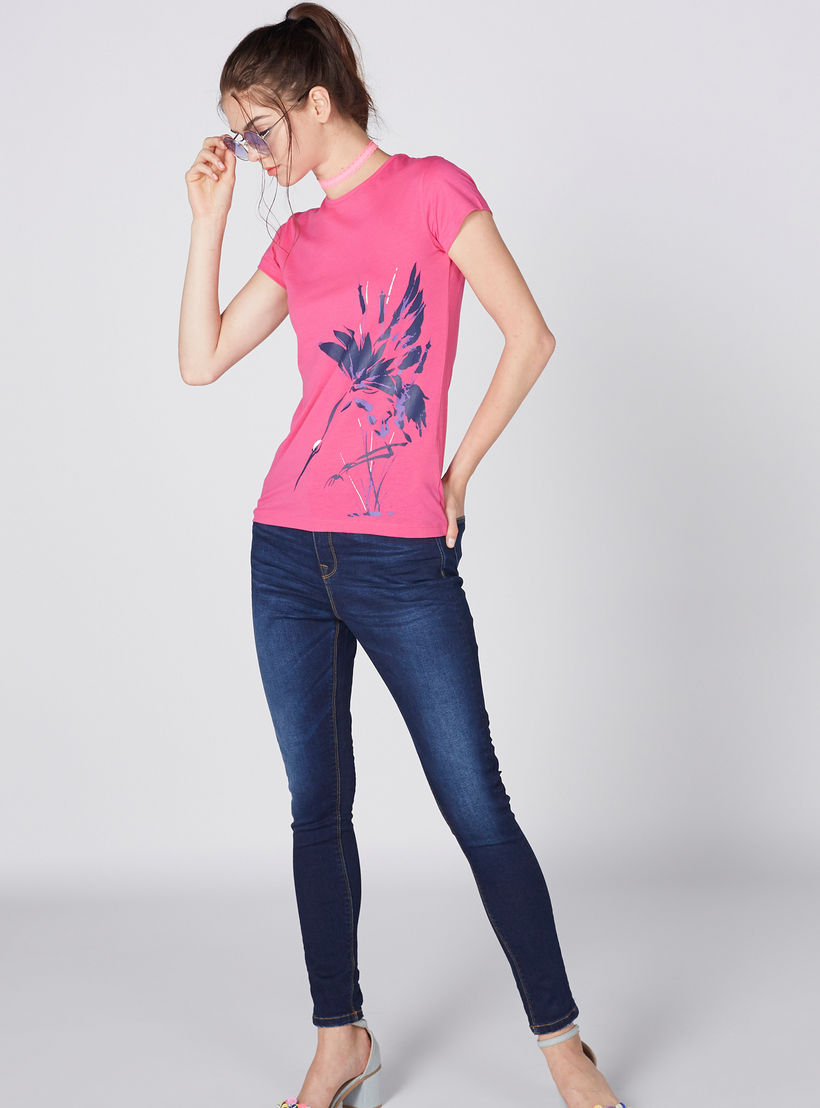 تيشيرت بياقة مستديرة وأكمام كاب وطبعات-women-clothing-tshirts-image-3