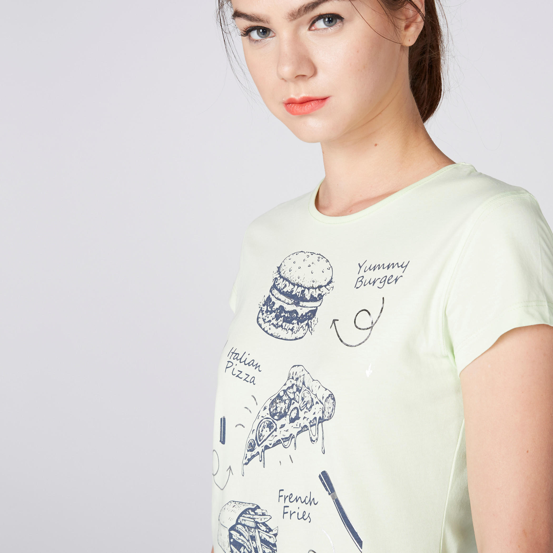 تيشيرت بياقة مستديرة وأكمام قصيرة وطبعات-women-clothing-tshirts-image-1