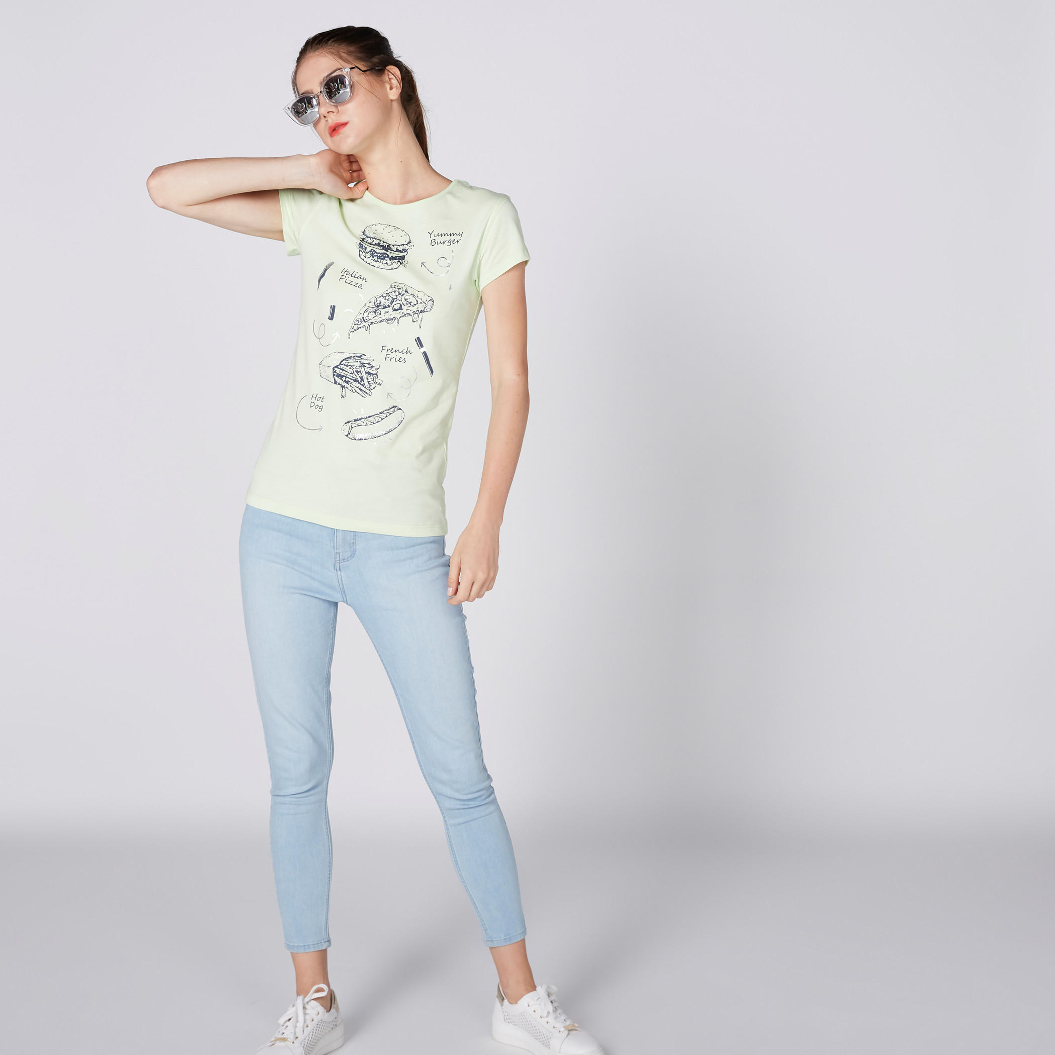 تيشيرت بياقة مستديرة وأكمام قصيرة وطبعات-women-clothing-tshirts-image-4
