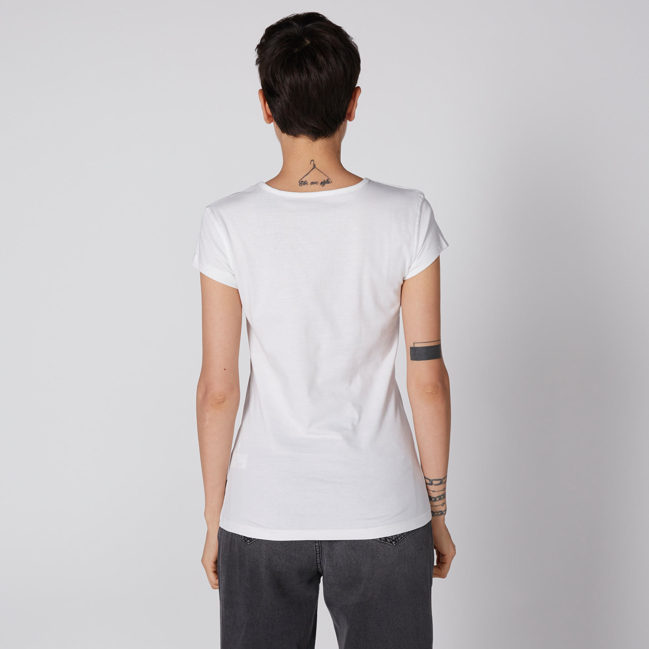 تيشيرت بياقة مستديرة وأكمام كاب وطبعات-women-clothing-tshirts-image-2