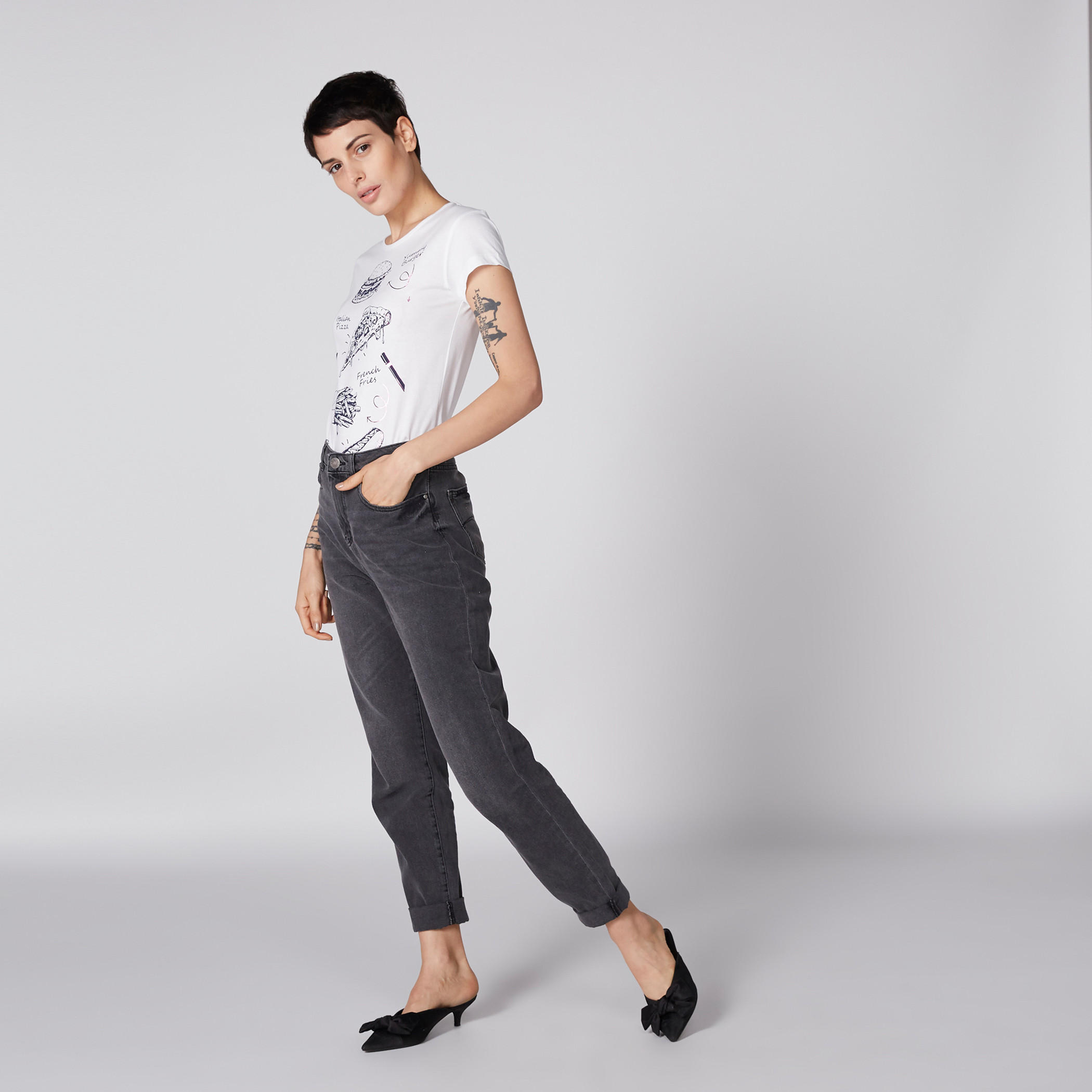 تيشيرت بياقة مستديرة وأكمام كاب وطبعات-women-clothing-tshirts-image-3
