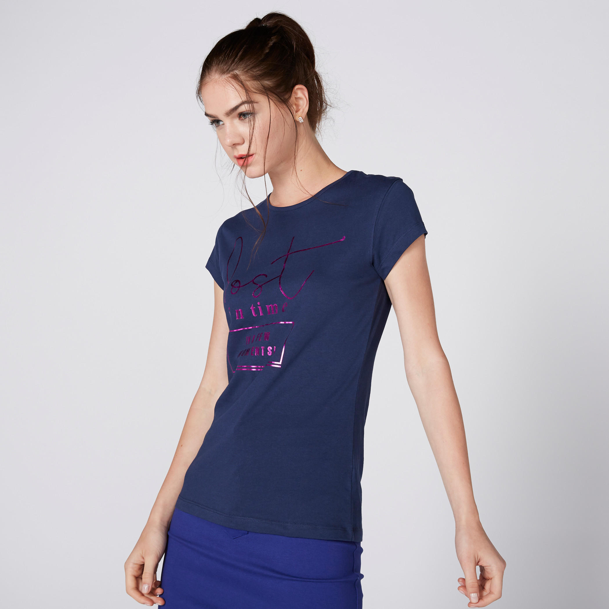 تيشيرت بياقة مستديرة وأكمام كاب وطبعات-women-clothing-tshirts-image-2