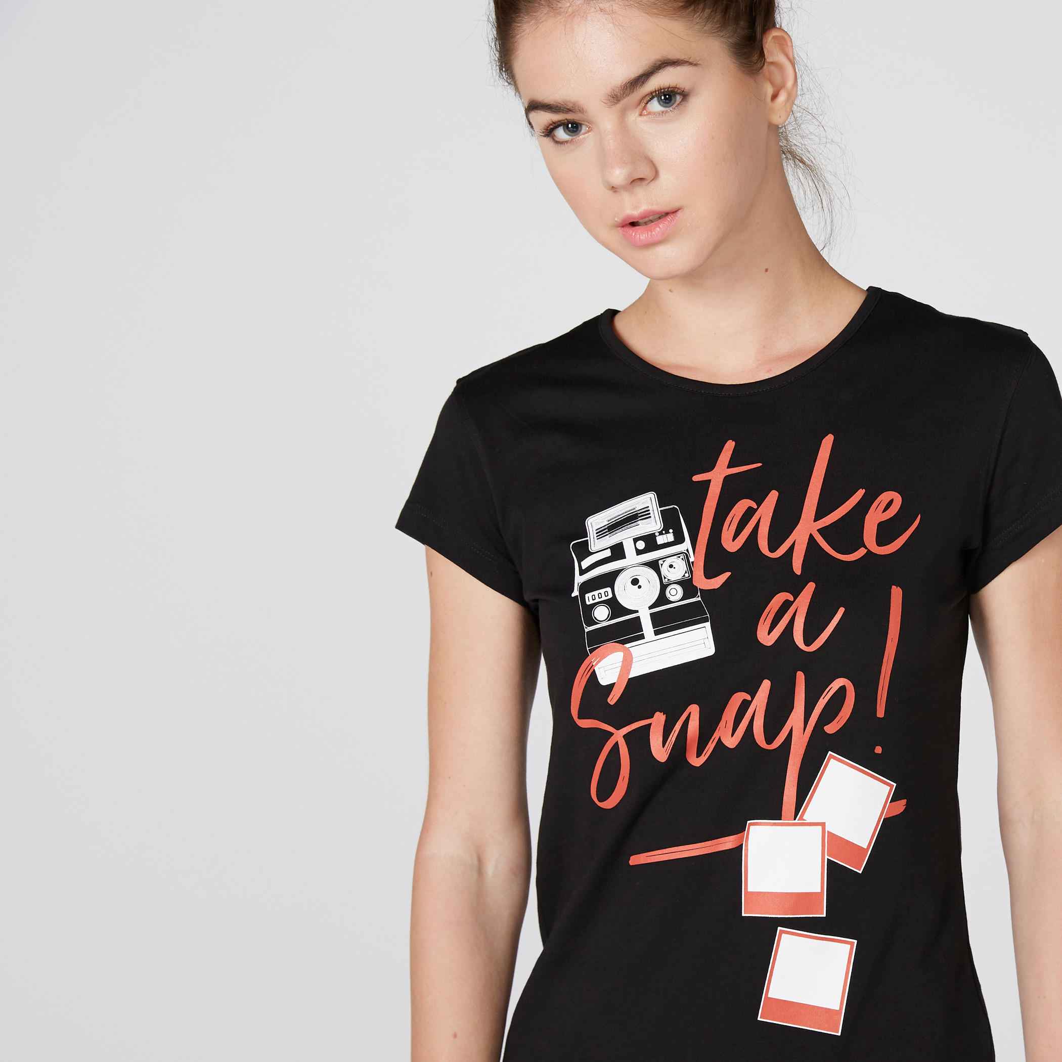 تيشيرت بياقة مستديرة وأكمام كاب وطبعات-women-clothing-tshirts-image-1