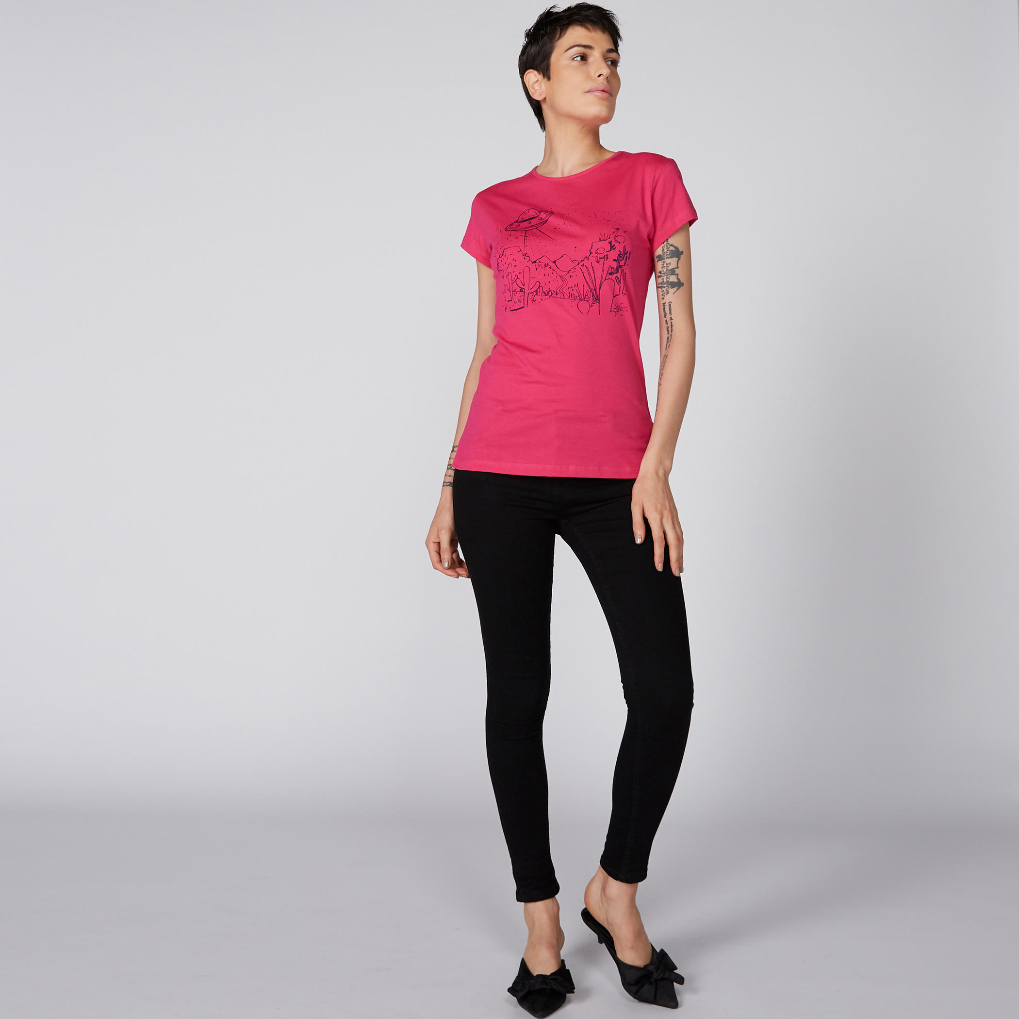 تيشيرت بياقة مستديرة وأكمام كاب وطبعات-women-clothing-tshirts-image-3