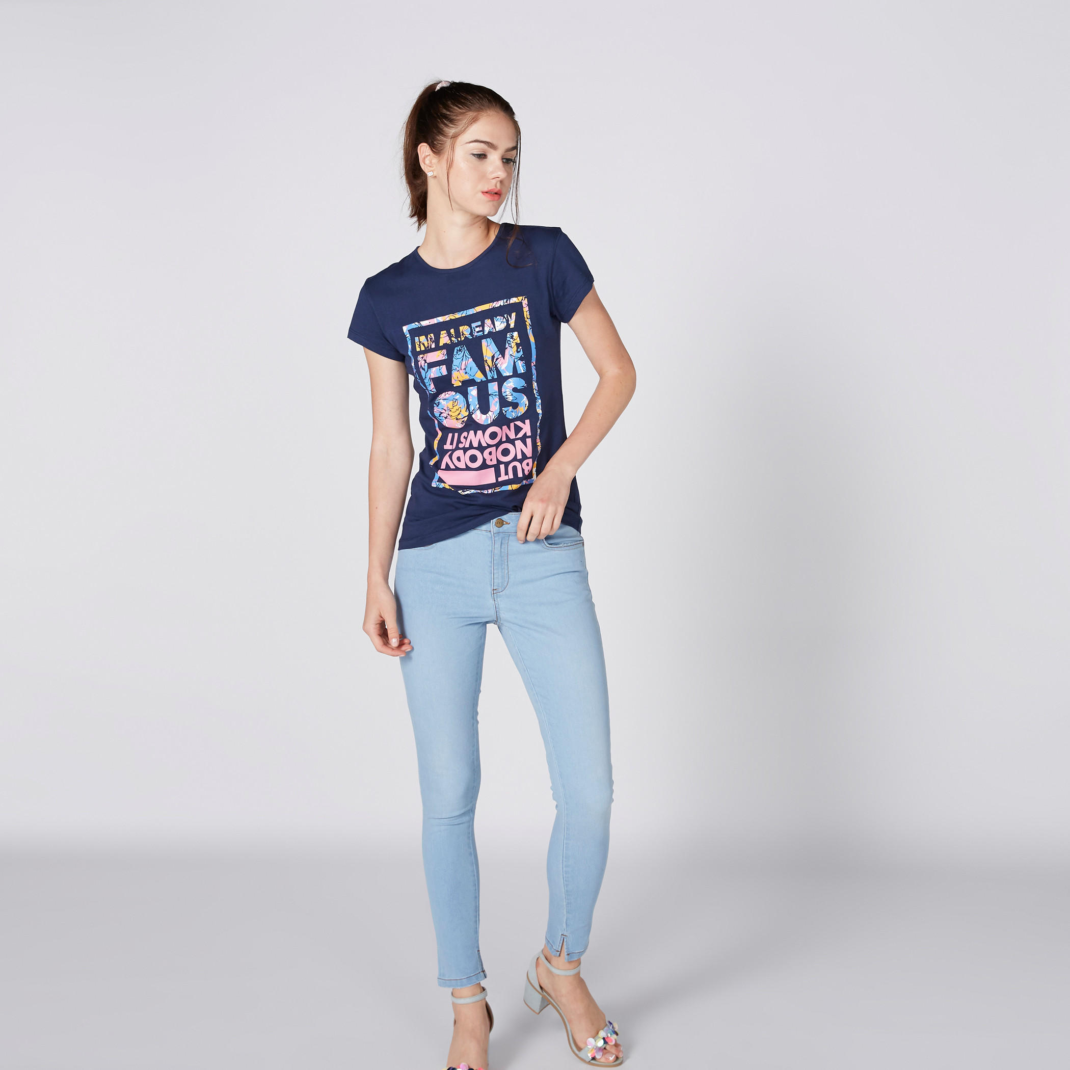 تيشيرت بياقة مستديرة وأكمام كاب وطبعات-women-clothing-tshirts-image-3