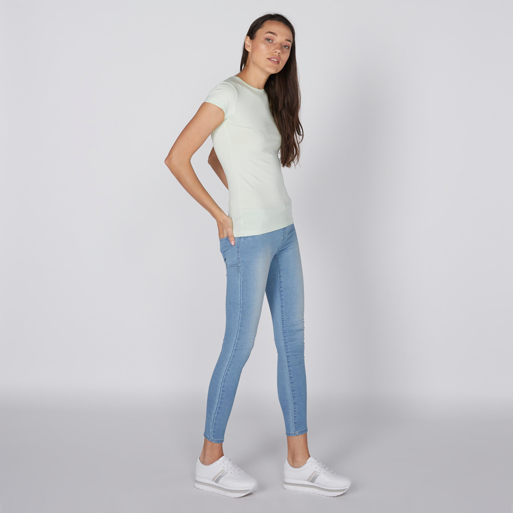 تيشيرت بياقة ضيّقة وأكمام كاب-women-clothing-tshirts-image-2