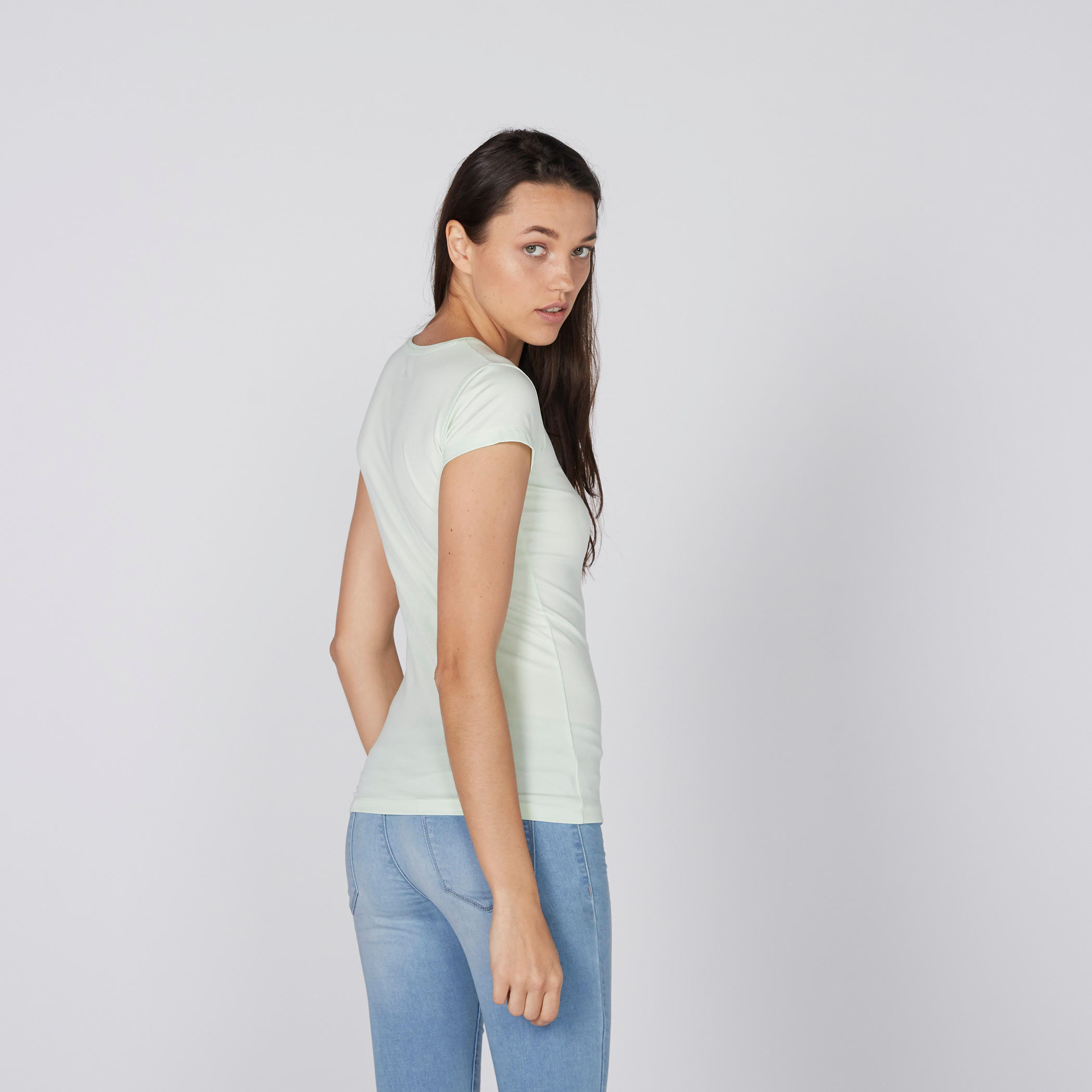 تيشيرت بياقة ضيّقة وأكمام كاب-women-clothing-tshirts-image-3