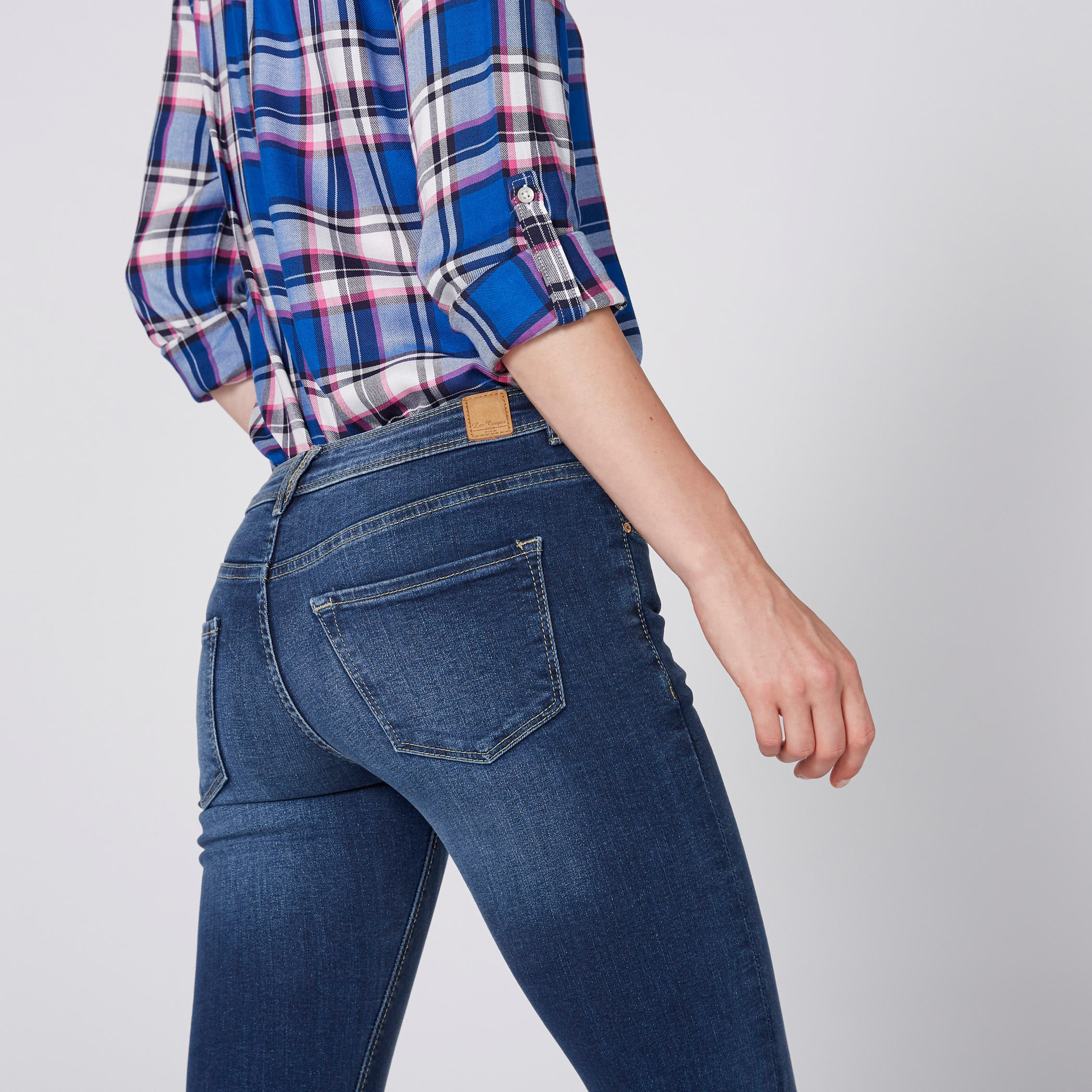 بنطال جينز طويل بزر وجيوب-women-clothing-bottoms-jeans-image-3