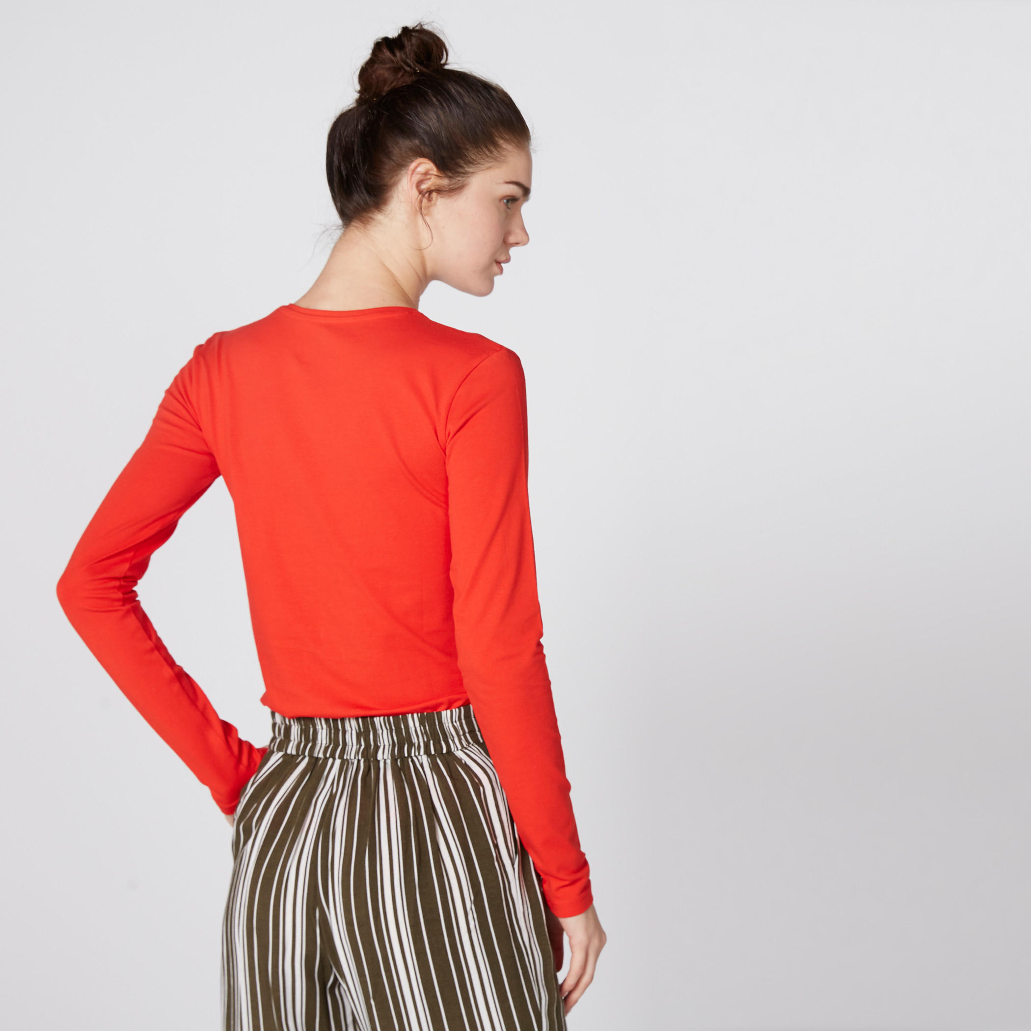تيشيرت بياقة مستديرة وأكمام طويلة-women-clothing-tshirts-image-3