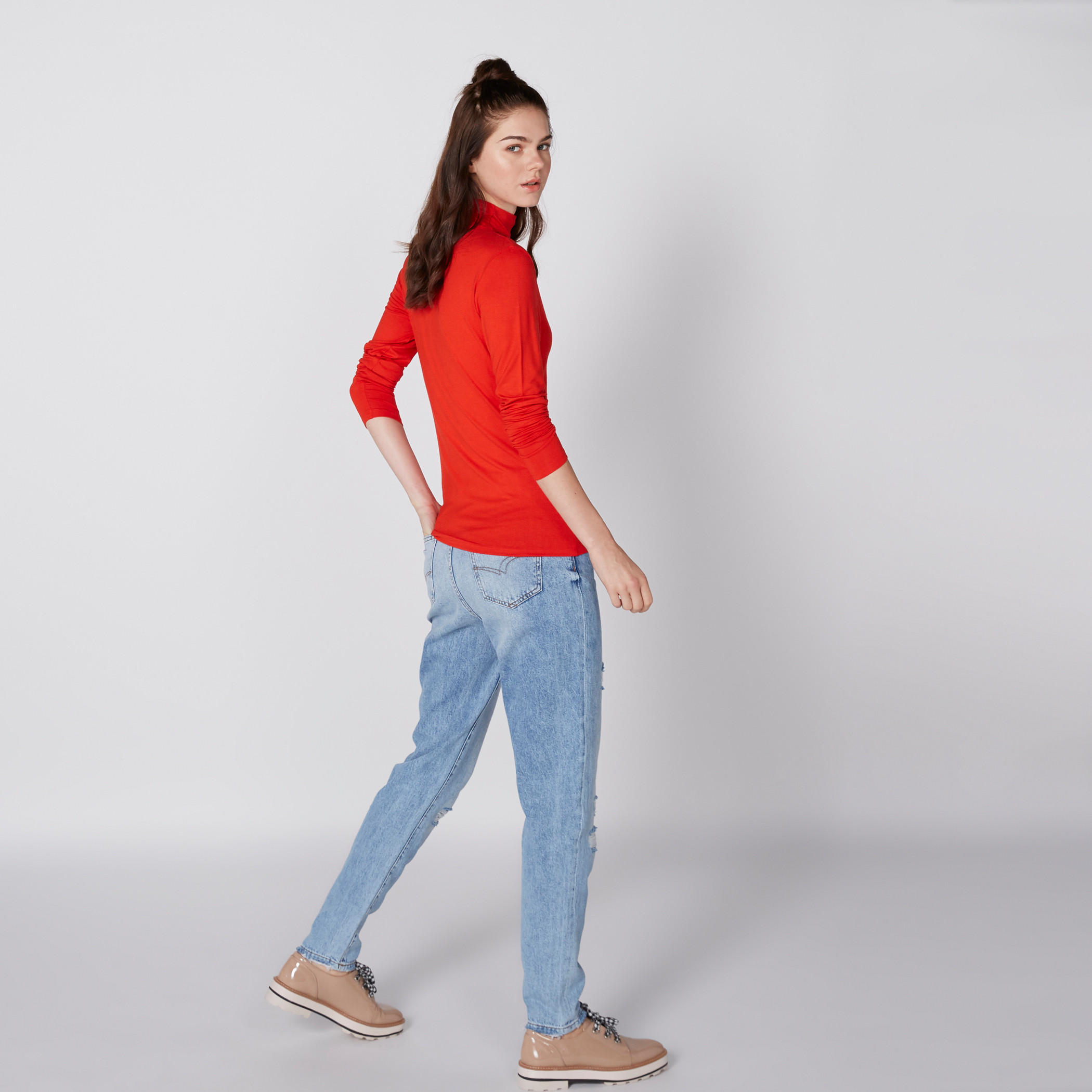 بلوزة بياقة عالية وأكمام طويلة-women-clothing-tshirts-image-1