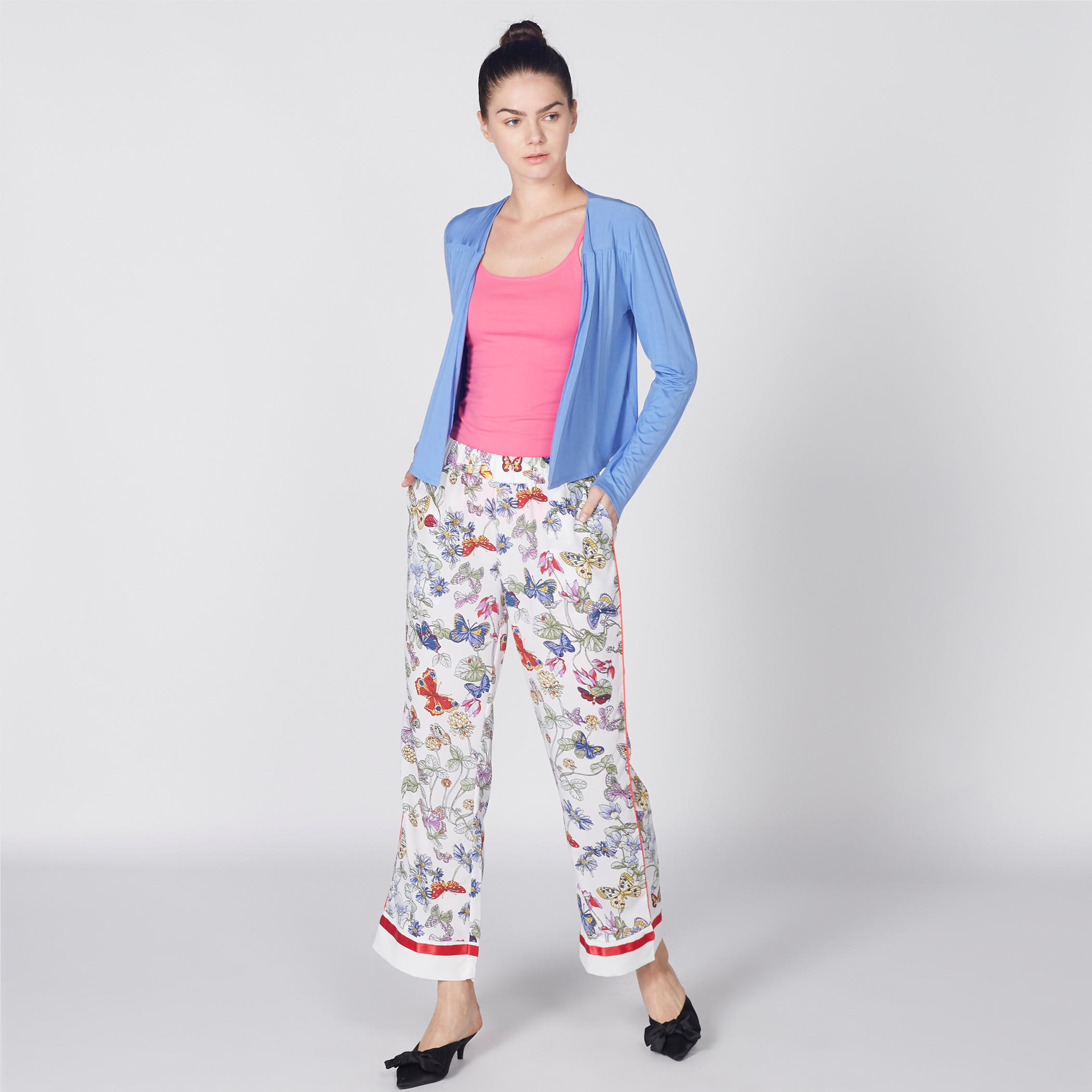 بلوزة كامي بحمّالات رفيعة وياقة عميقة-women-clothing-tshirts-image-1