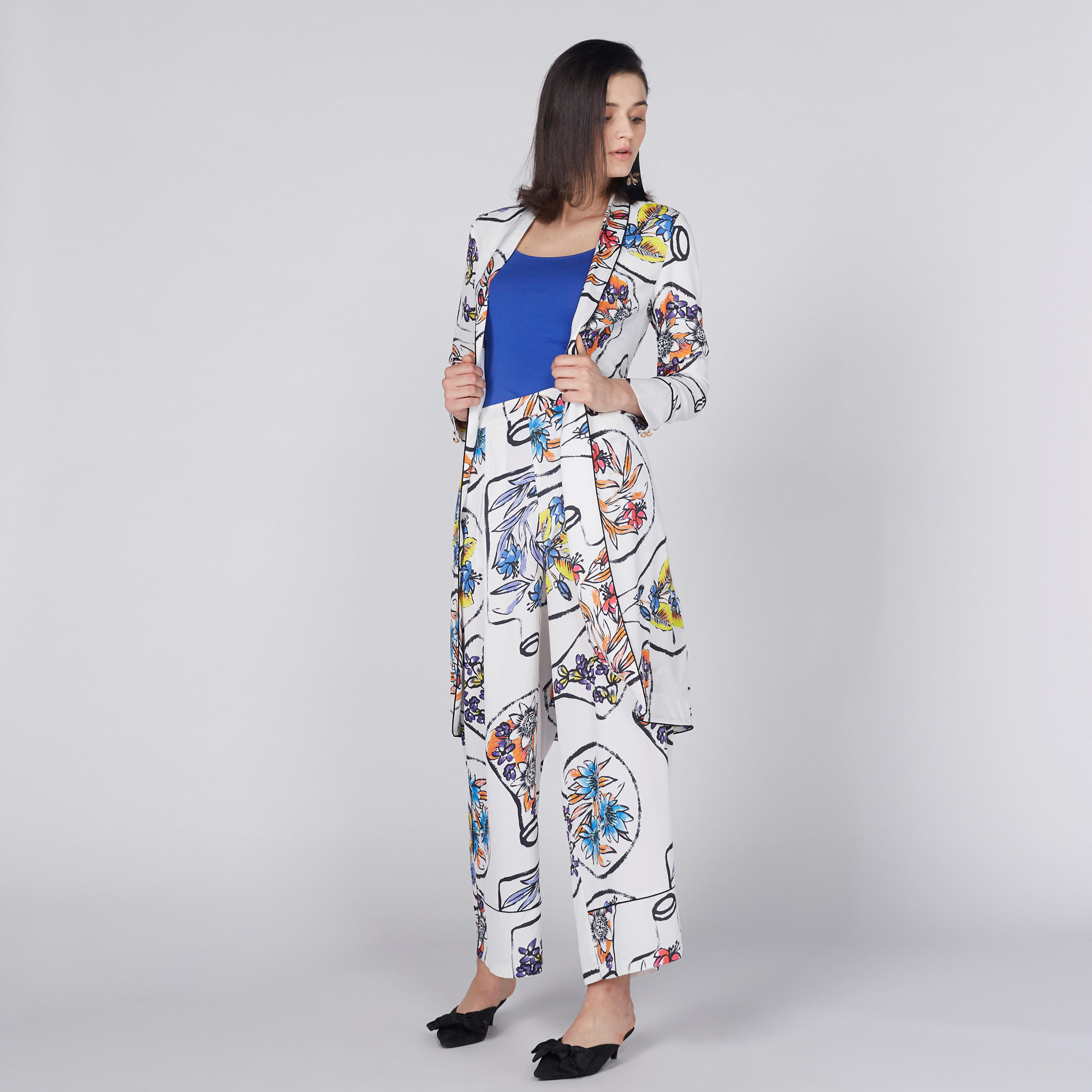 سترة فيست بياقة عميقة وحمّالات رفيعة-women-clothing-tshirts-image-2