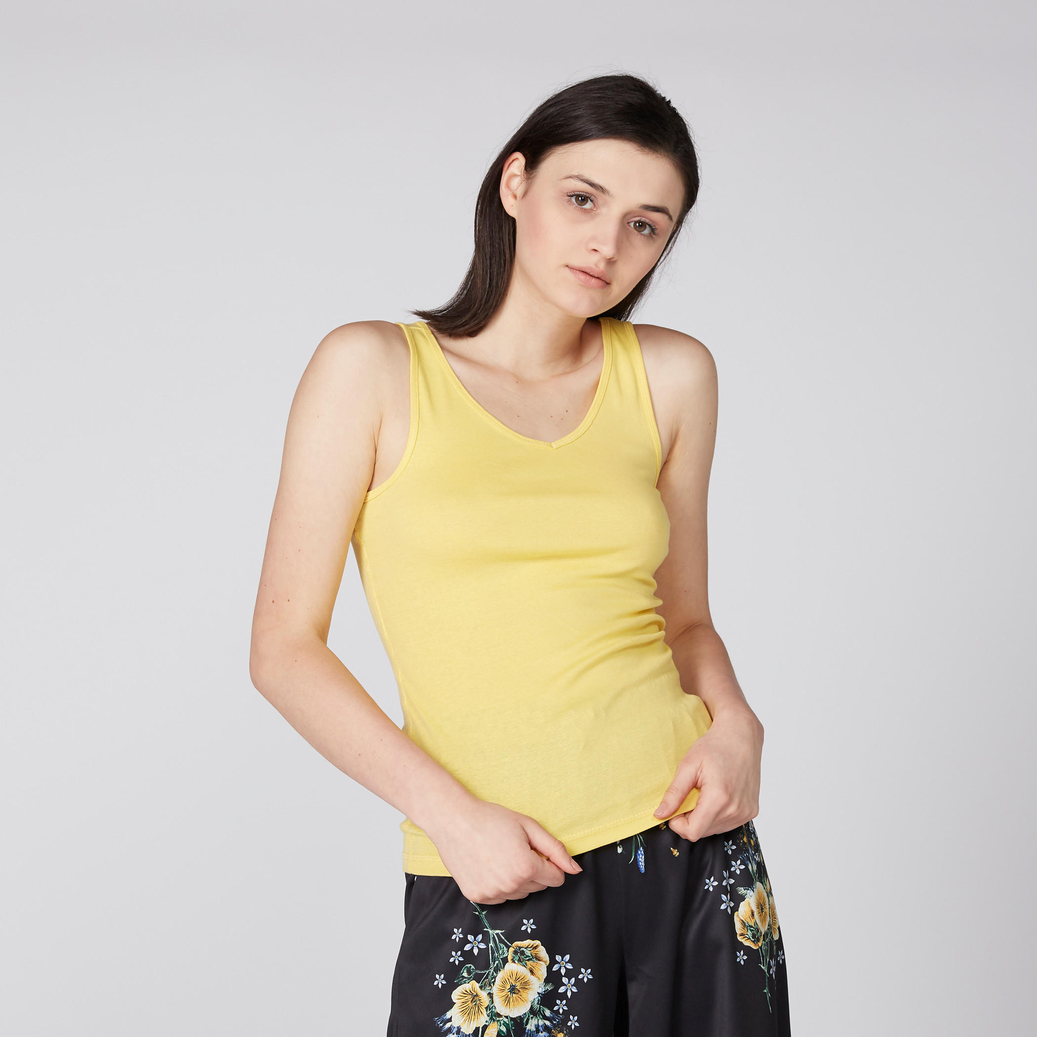 سترة فيست دون أكمام بياقة V-women-clothing-tshirts-image-1