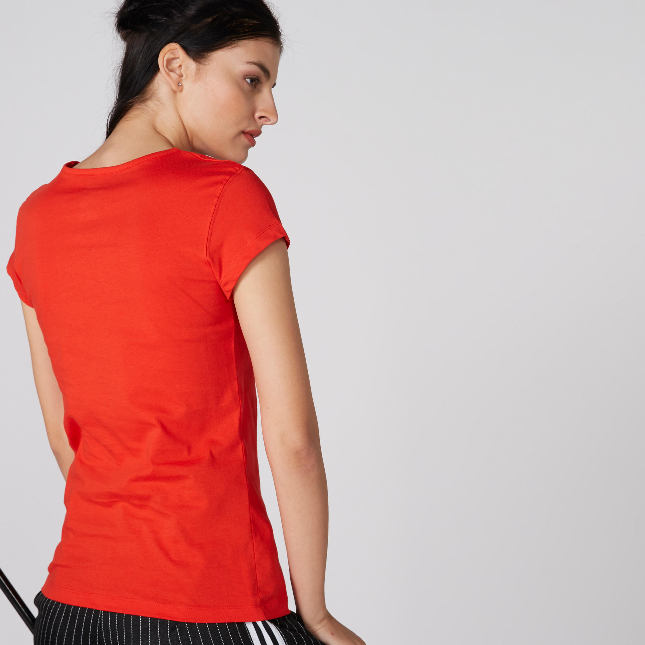 تيشيرت بياقة مستديرة وأكمام كاب وطبعات-women-clothing-tshirts-image-2
