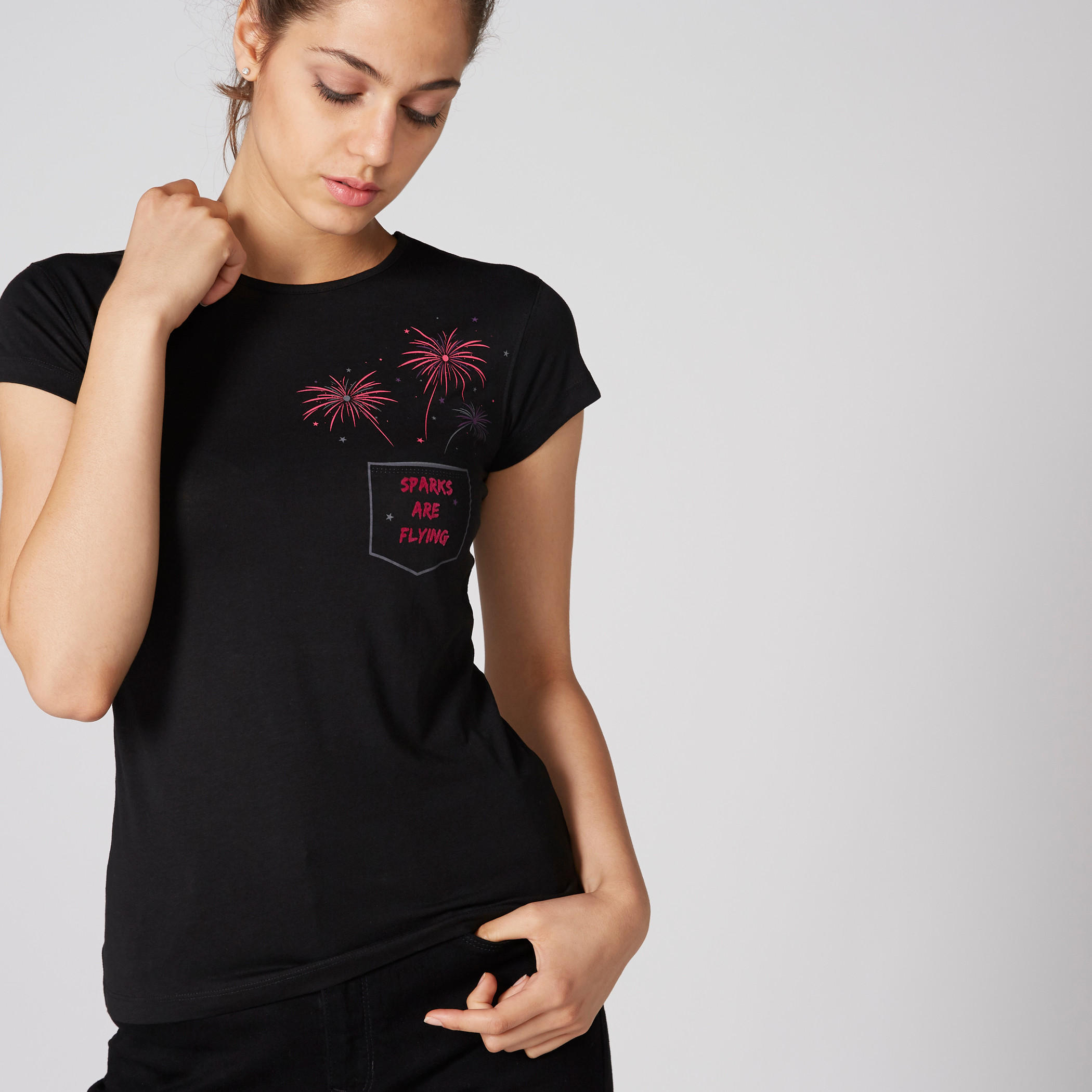 تيشيرت بياقة مستديرة وأكمام كاب وطبعات-women-clothing-tshirts-image-4