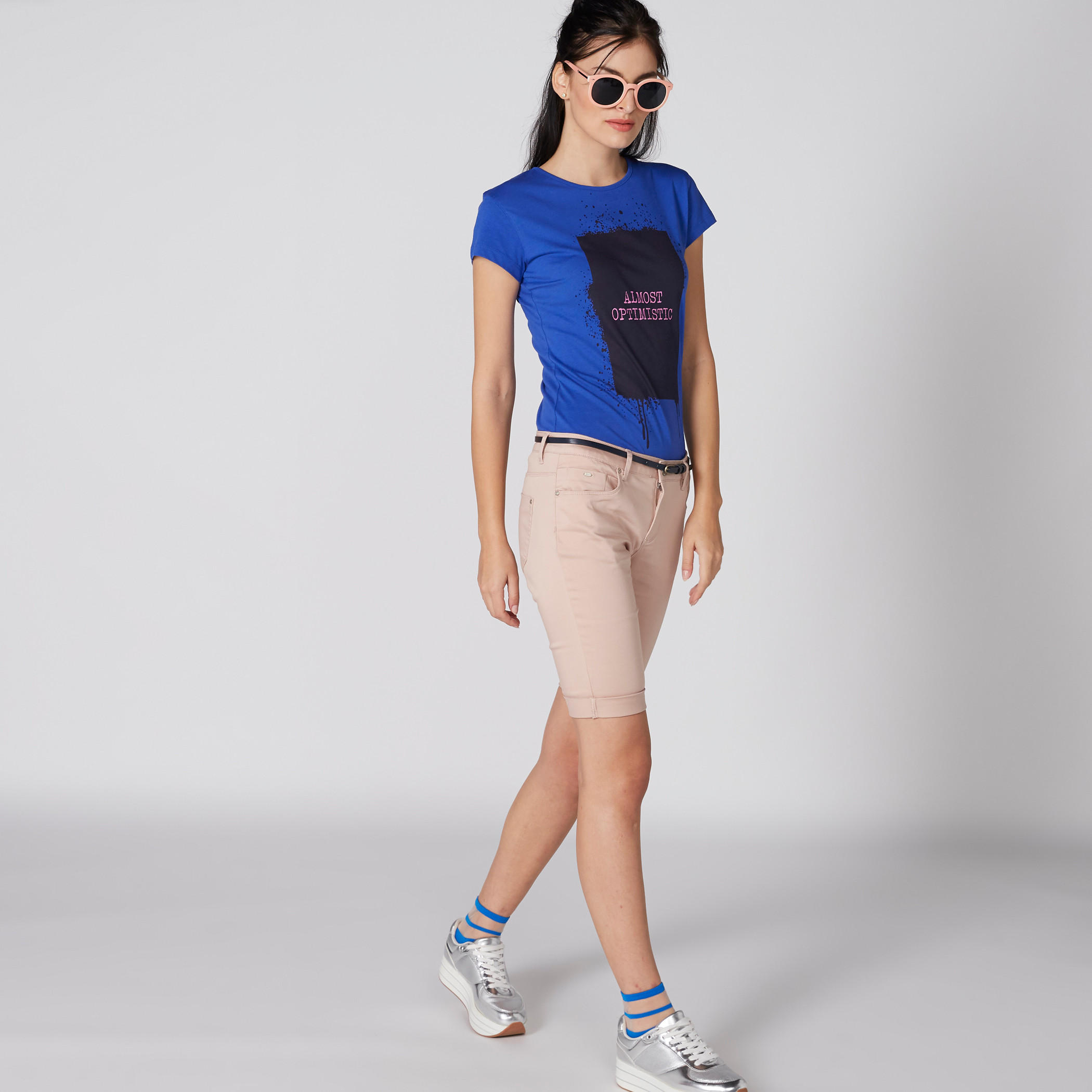 تيشيرت بياقة مستديرة وأكمام كاب وطبعات-women-clothing-tshirts-image-1