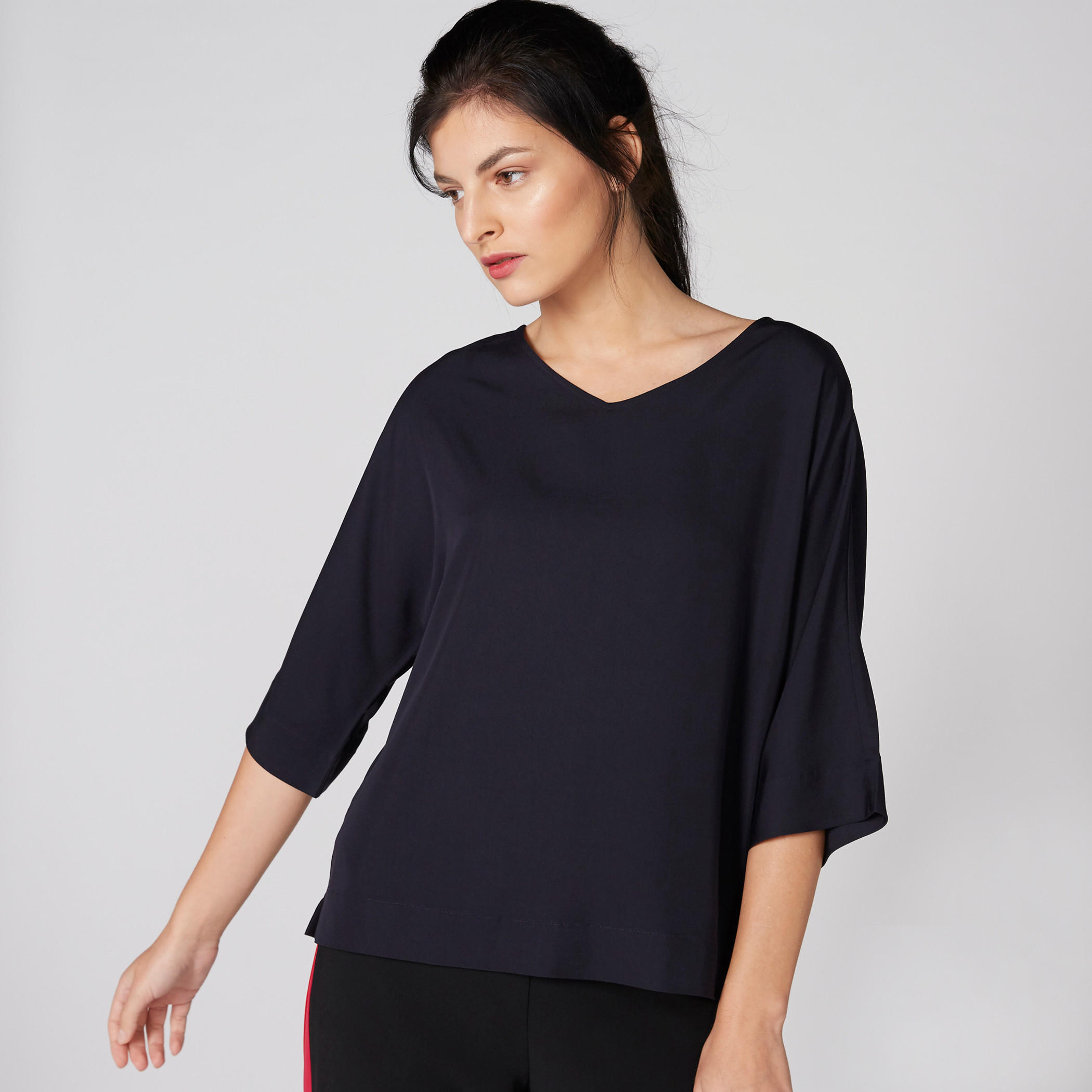 بلوزة بياقة V وأكمام 3/4-women-clothing-shirtsandblouses-blouses-image-3