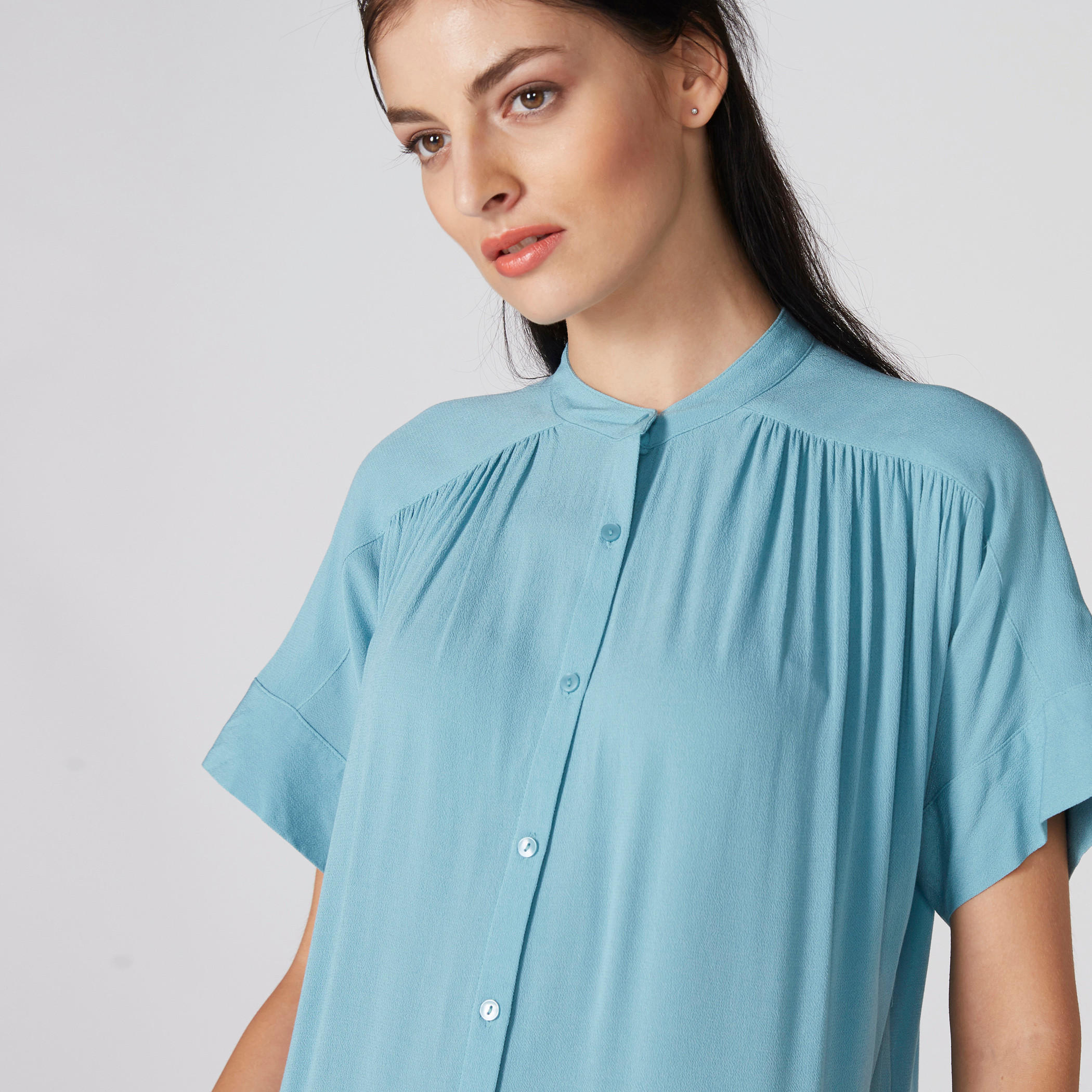 قميص بأكمام قصيرة وأزرار وياقة ماندارين-women-clothing-shirtsandblouses-shirts-image-4