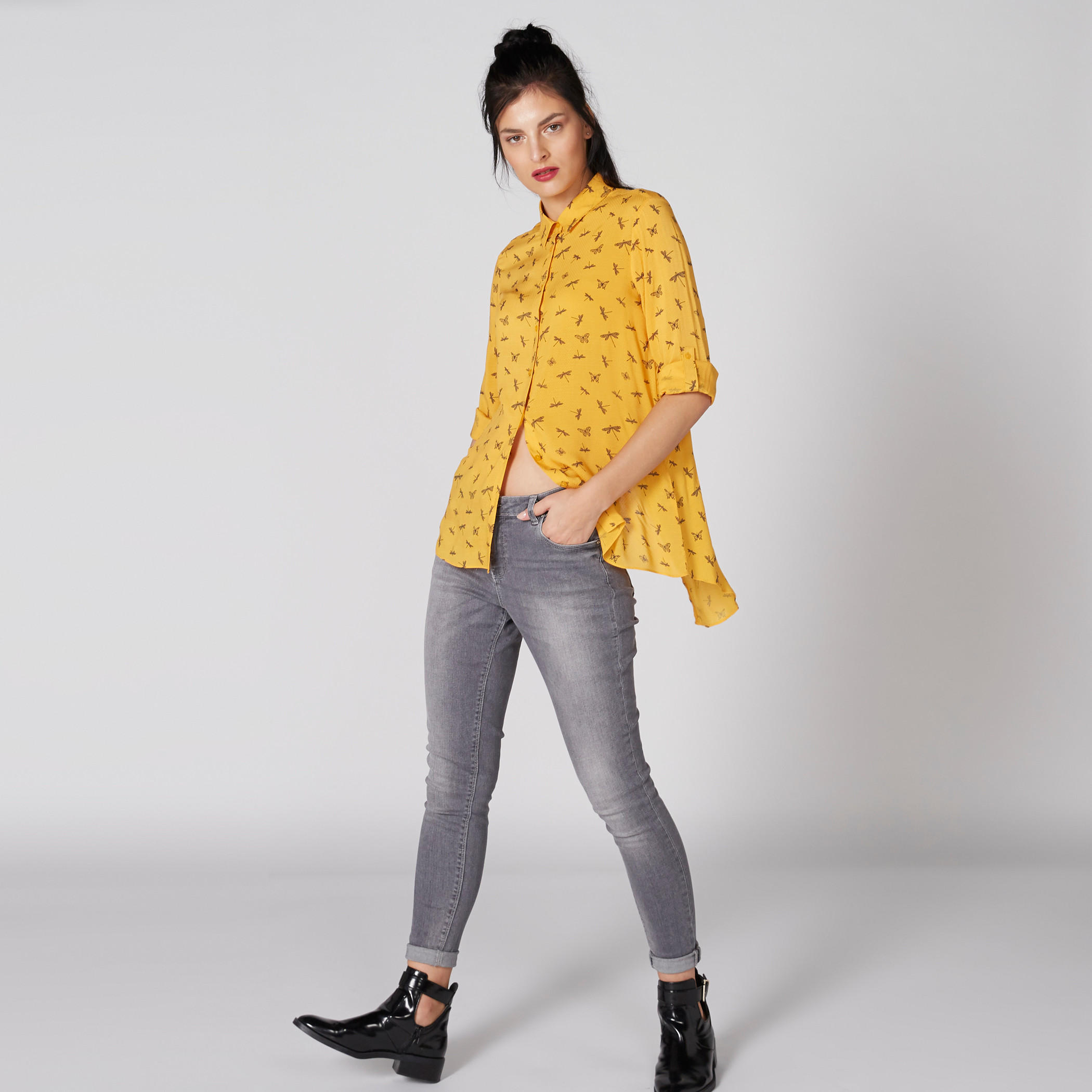 قميص بحوّاف غير مستوية وأزرار وطبعات-women-clothing-shirtsandblouses-shirts-image-1