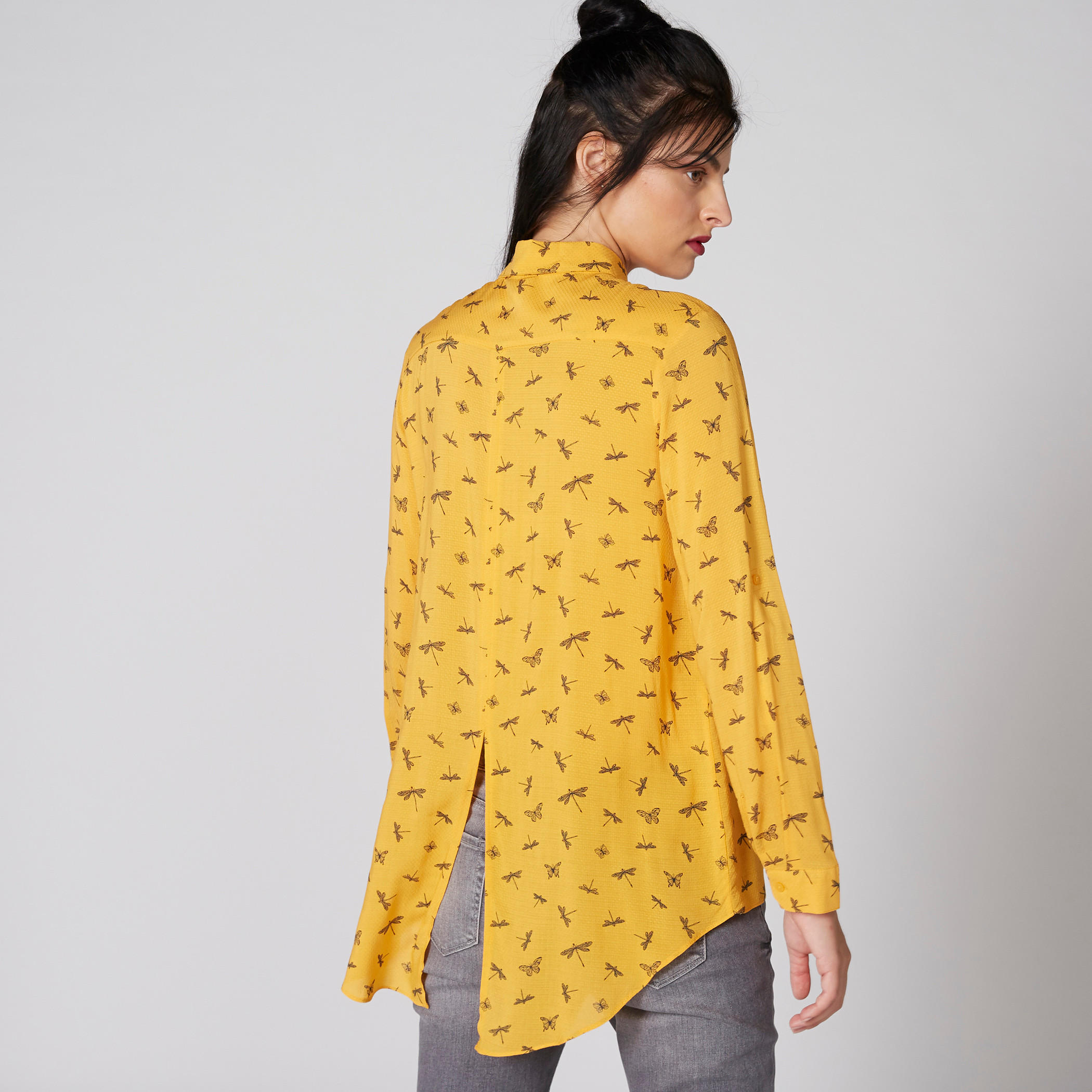 قميص بحوّاف غير مستوية وأزرار وطبعات-women-clothing-shirtsandblouses-shirts-image-2