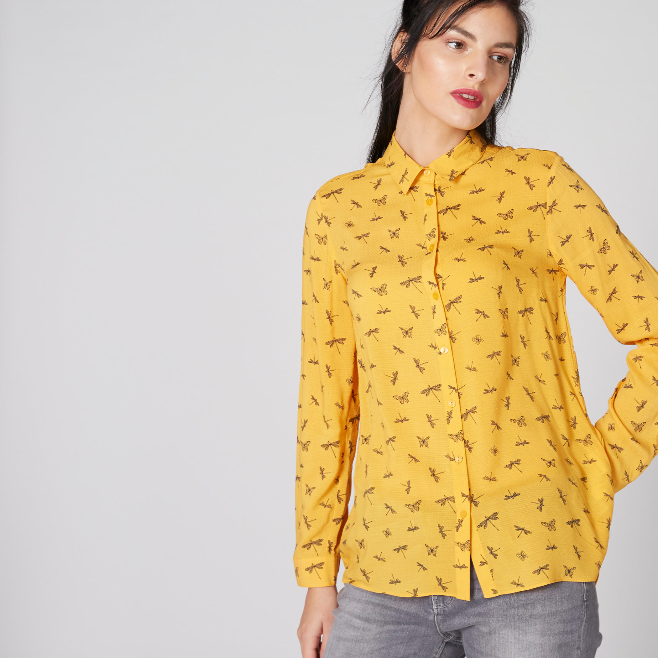 قميص بحوّاف غير مستوية وأزرار وطبعات-women-clothing-shirtsandblouses-shirts-image-3