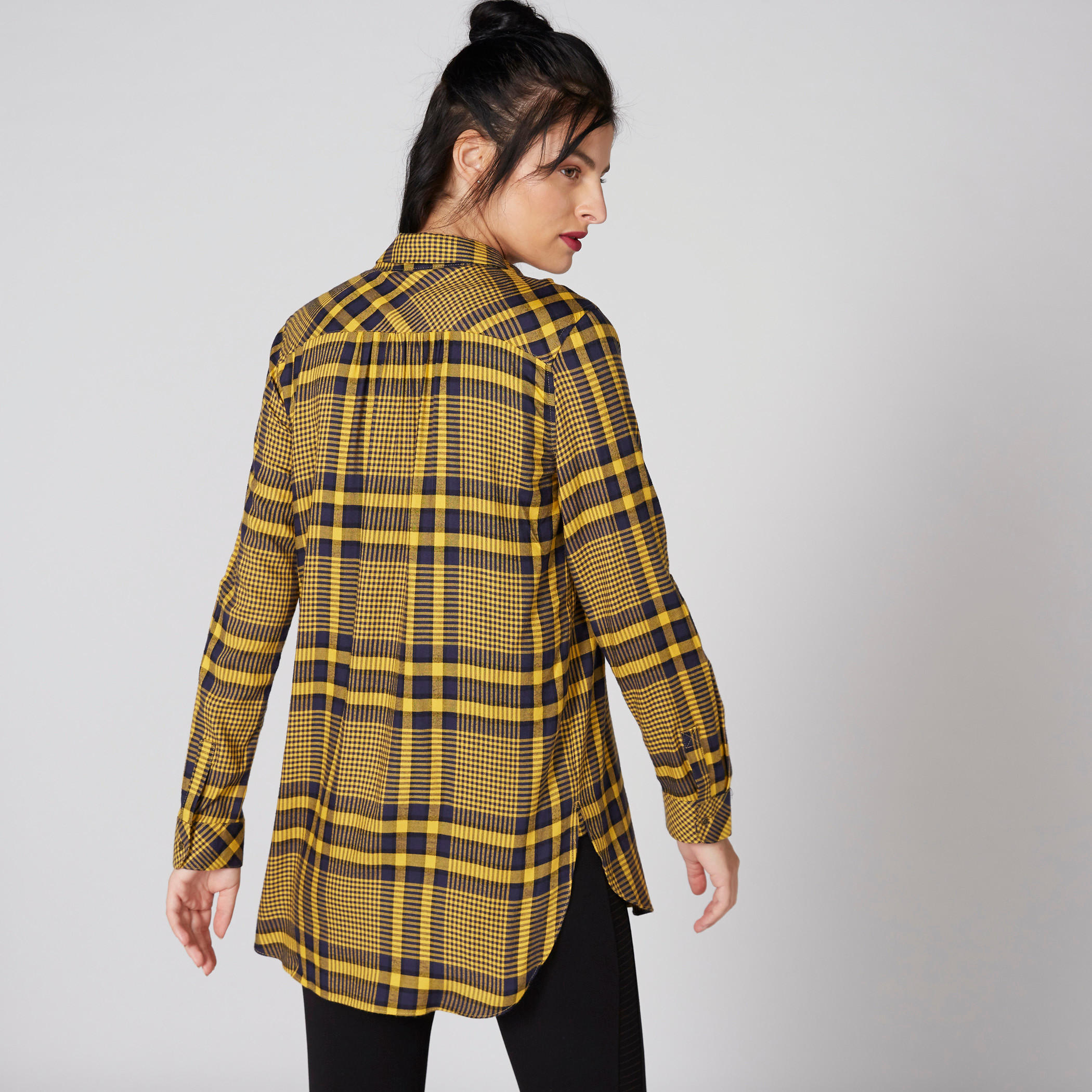 قميص كاروهات طويل بياقة V وأكمام طويلة-women-clothing-shirtsandblouses-shirts-image-1