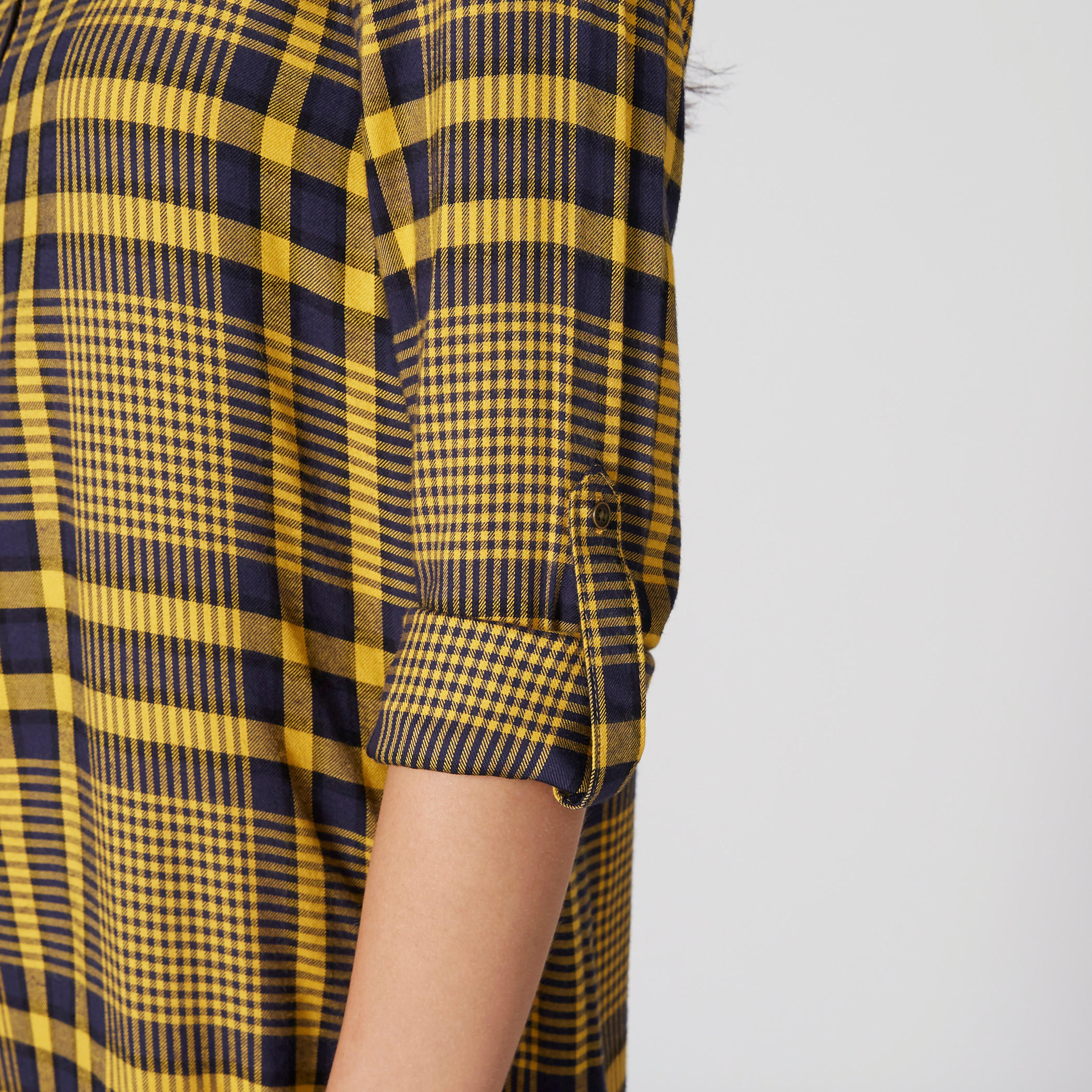 قميص كاروهات طويل بياقة V وأكمام طويلة-women-clothing-shirtsandblouses-shirts-image-4